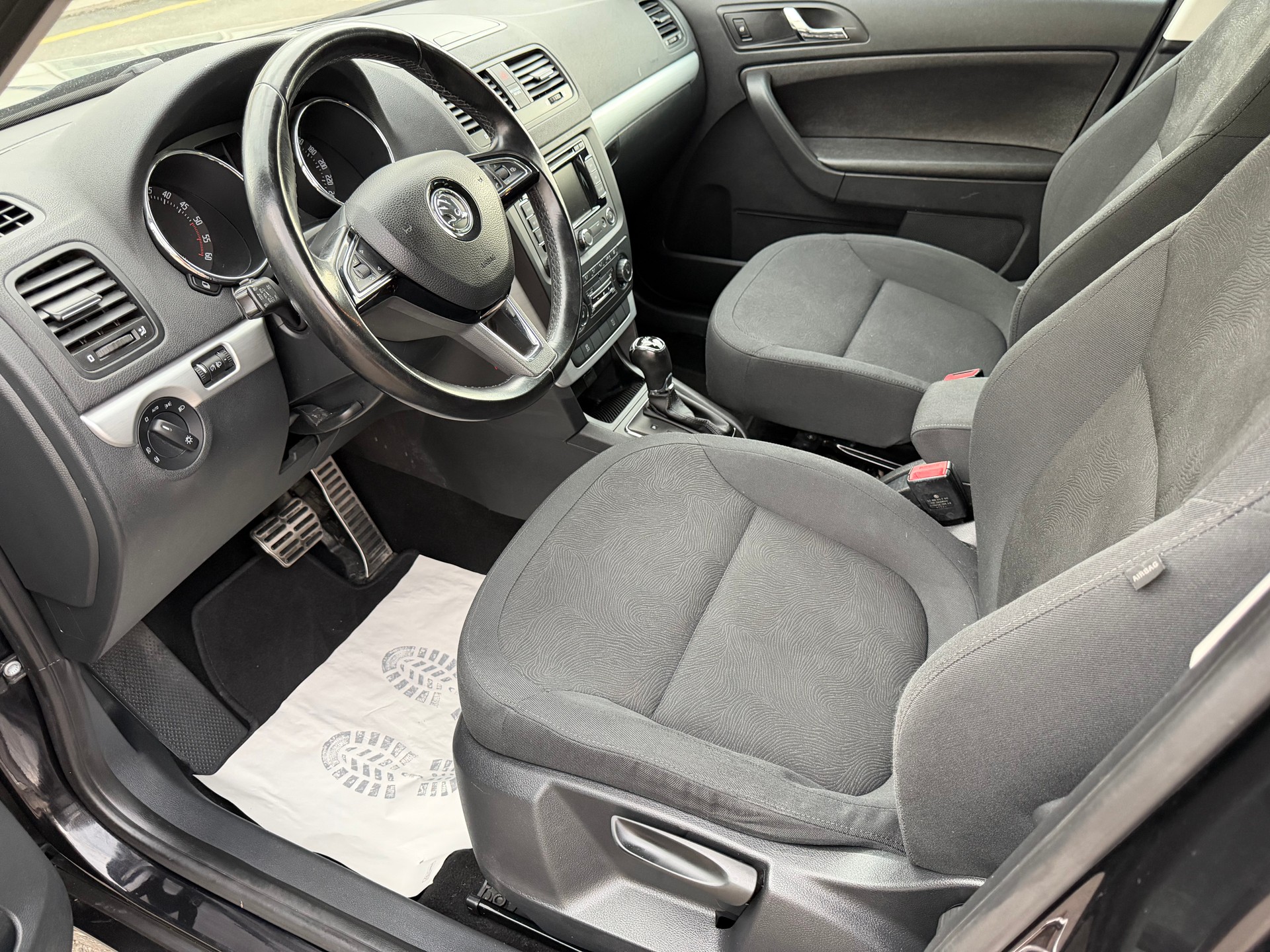 SKODA Yeti 2.0 TDI Ambition 4x4 DSG-image-7