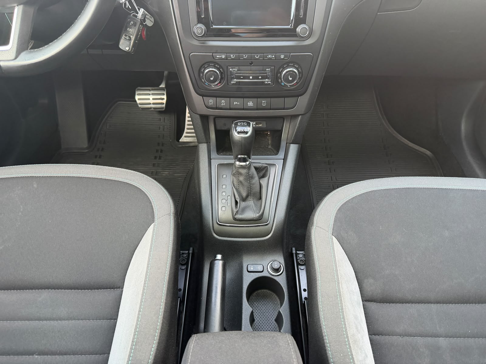 SKODA Yeti 2.0 TDI Outdoor Swiss Joy 4x4 DSG-image-20
