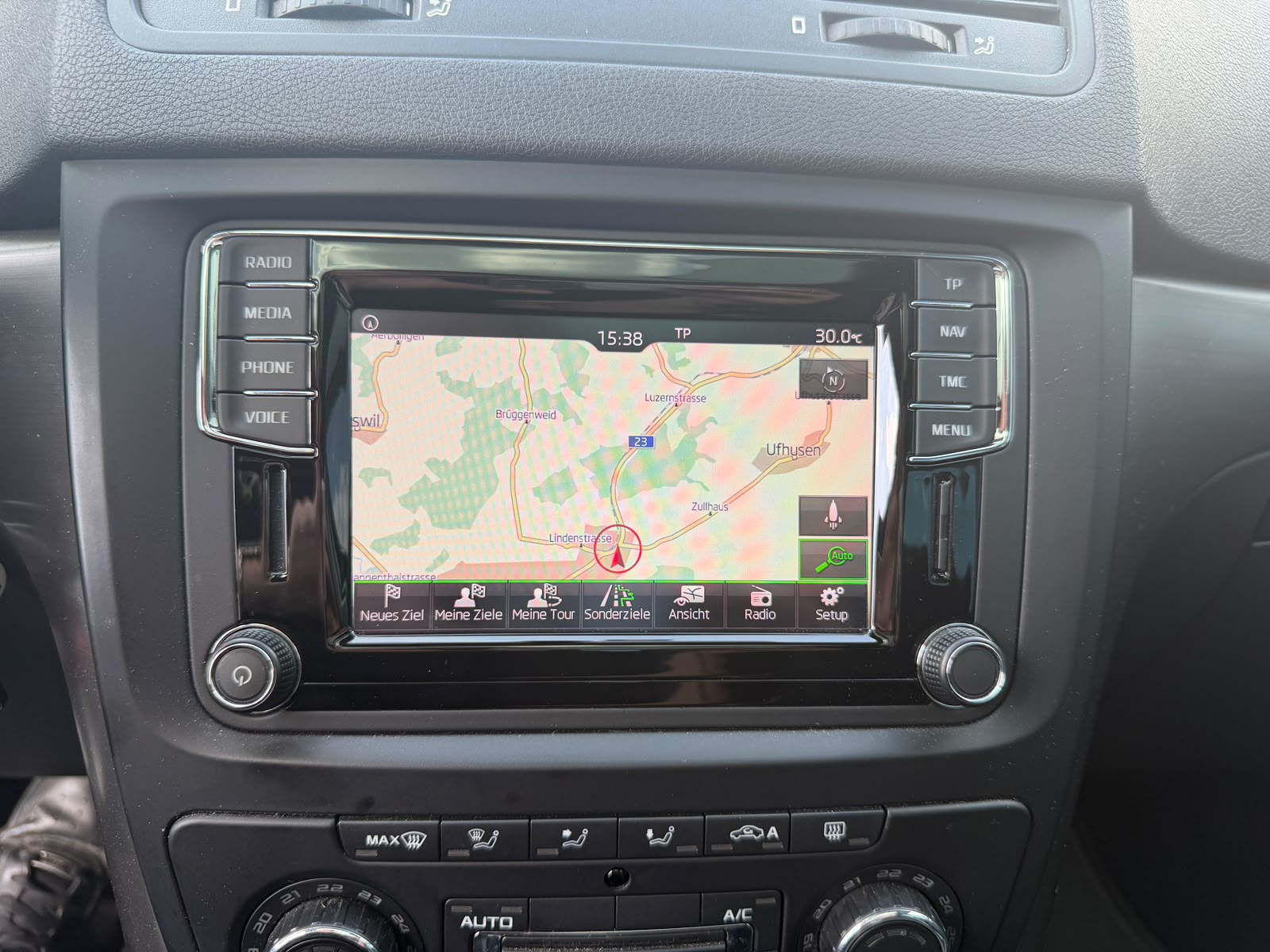 SKODA Yeti 2.0 TDI Outdoor Swiss Joy 4x4 DSG-image-16