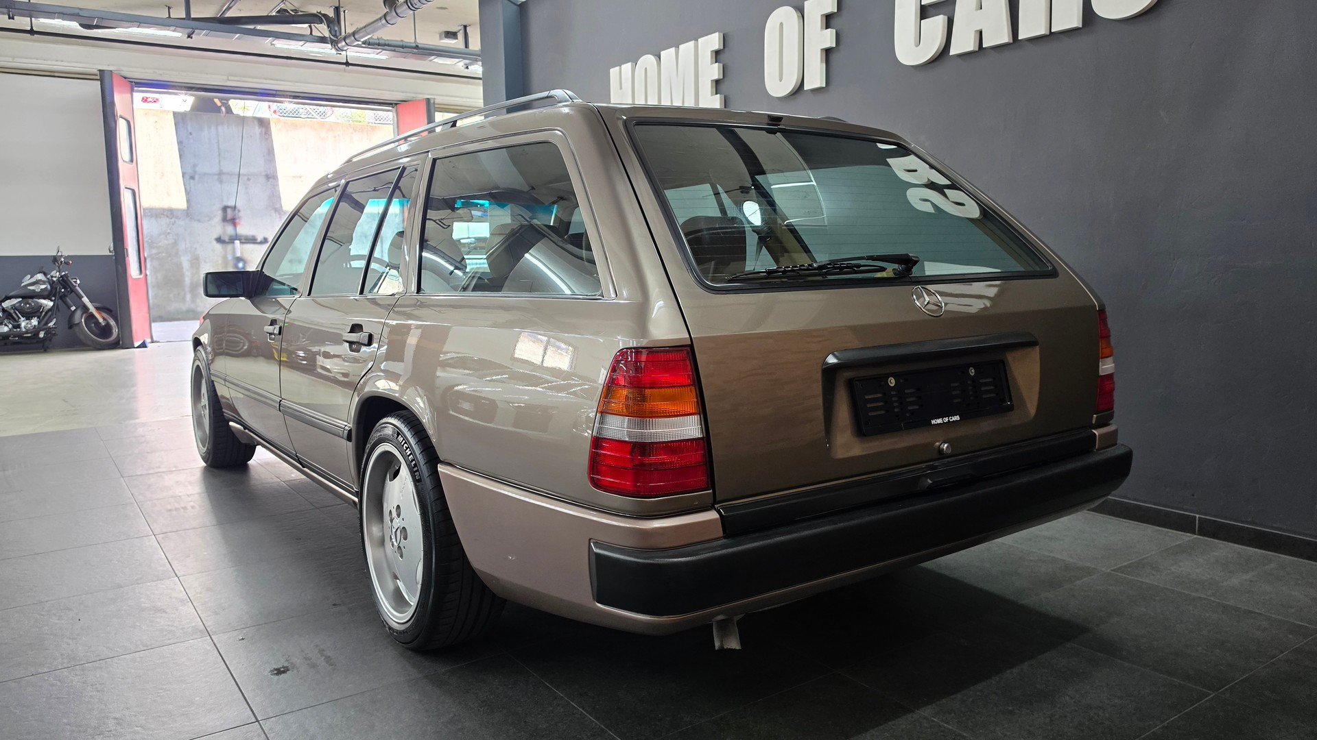 MERCEDES-BENZ 230 TE-image-9