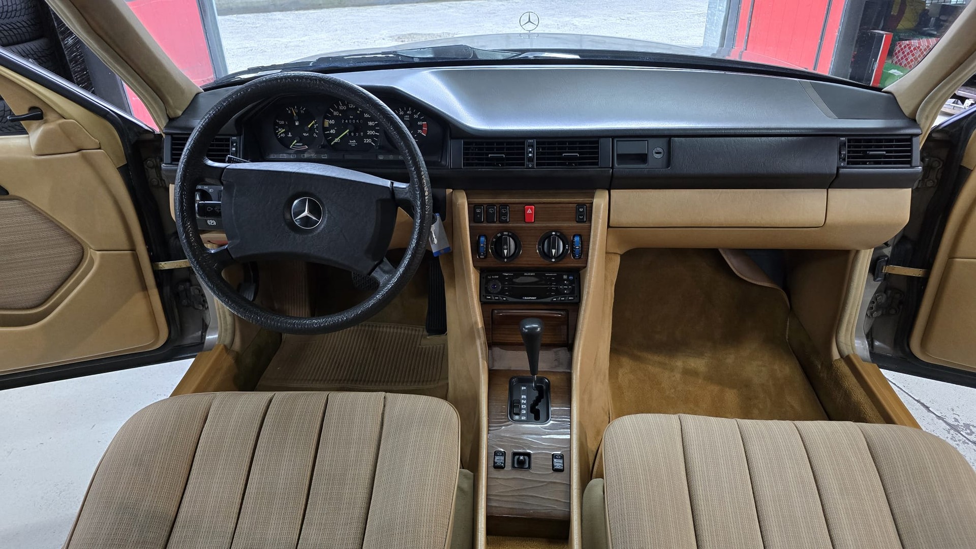 MERCEDES-BENZ 230 TE-image-17