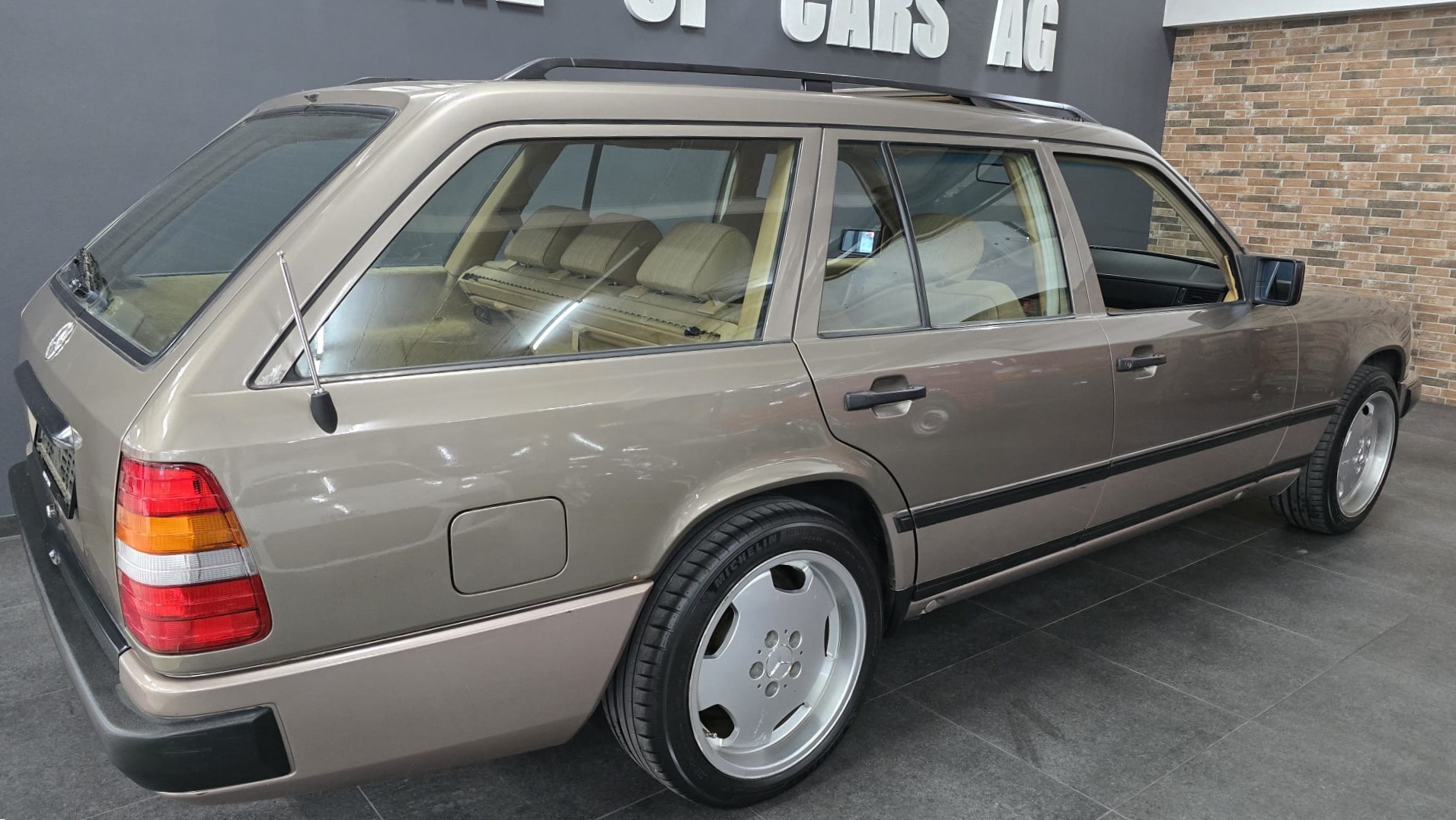 MERCEDES-BENZ 230 TE-image-8