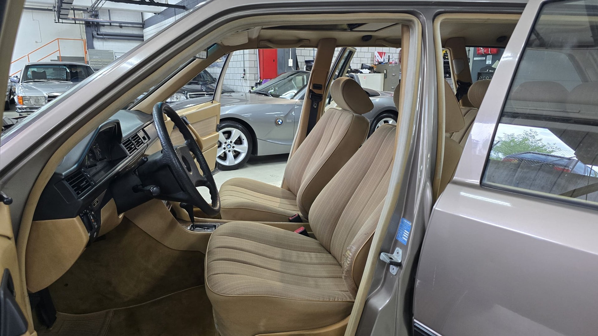 MERCEDES-BENZ 230 TE-image-18