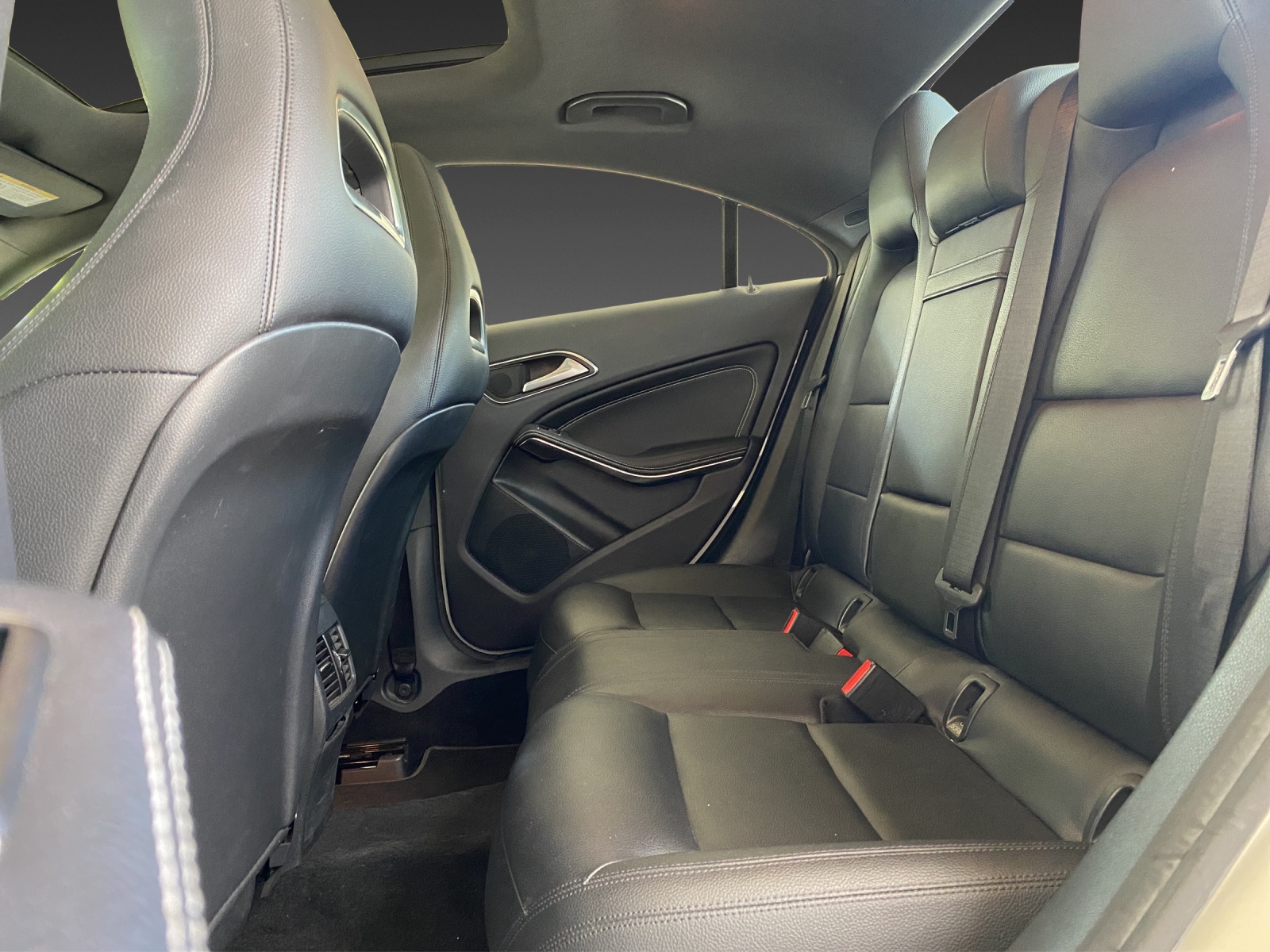 MERCEDES-BENZ CLA 250 Urban 7G-DCT 4Matic-image-17