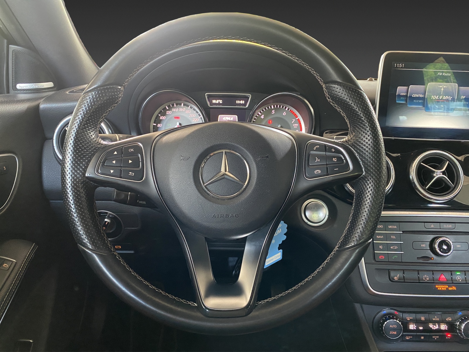 MERCEDES-BENZ CLA 250 Urban 7G-DCT 4Matic-image-9