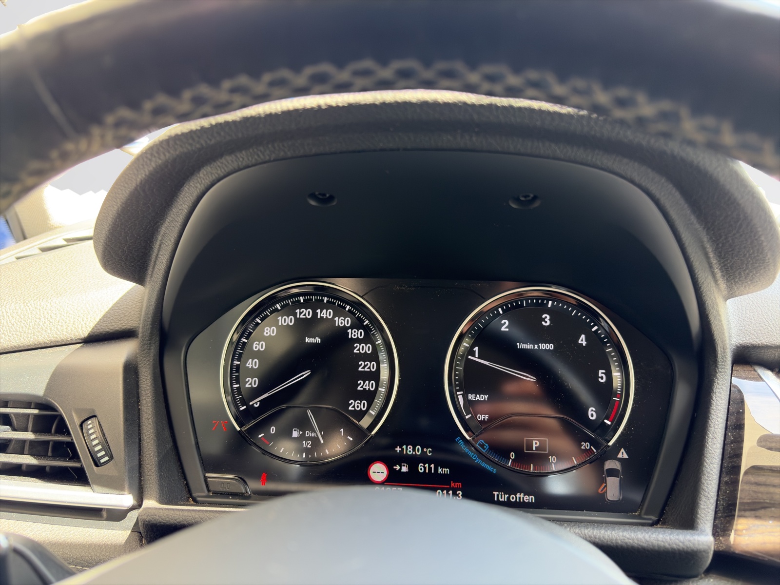 BMW 220d xDrive Active Tourer-image-12