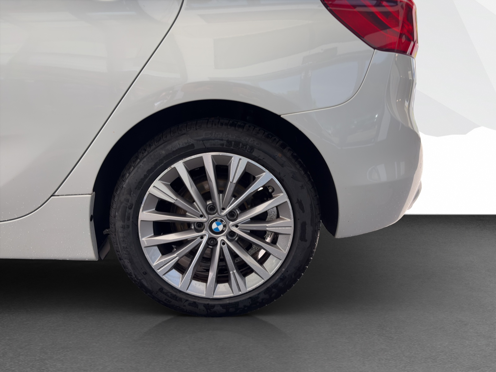 BMW 220d xDrive Active Tourer-image-21