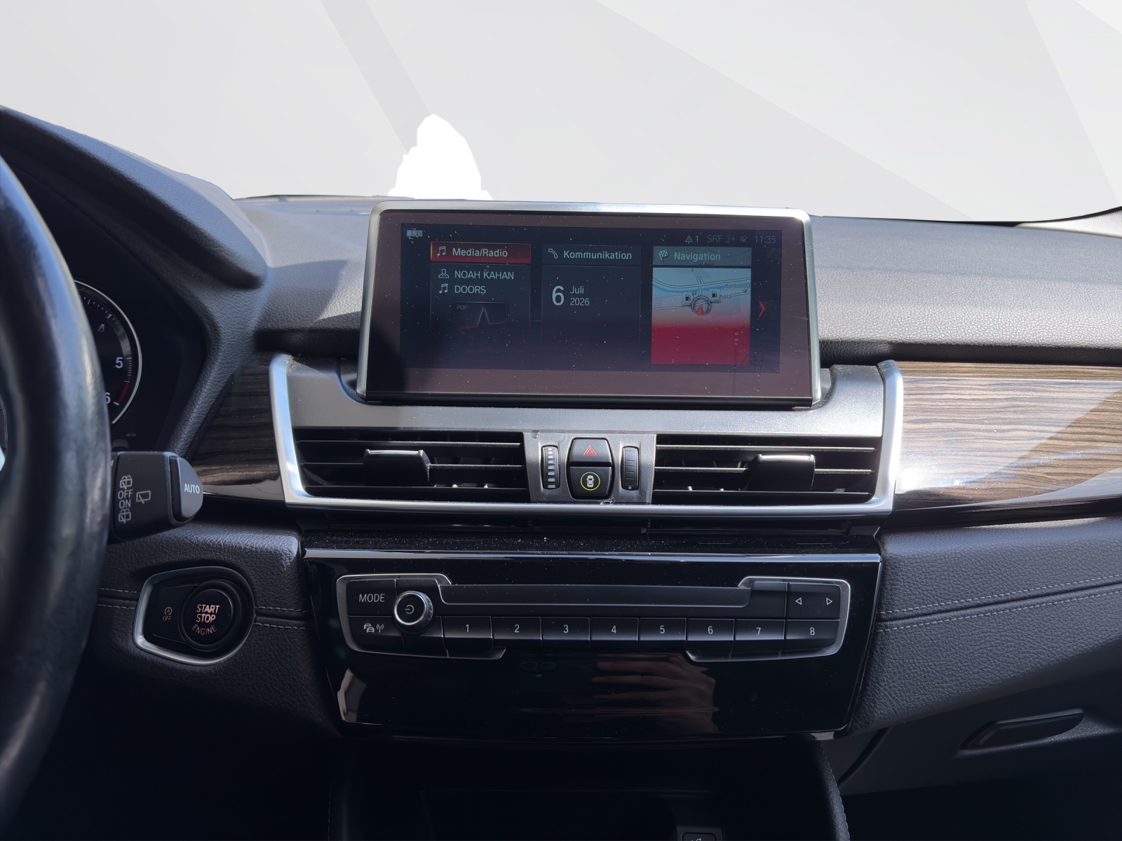 BMW 220d xDrive Active Tourer-image-13