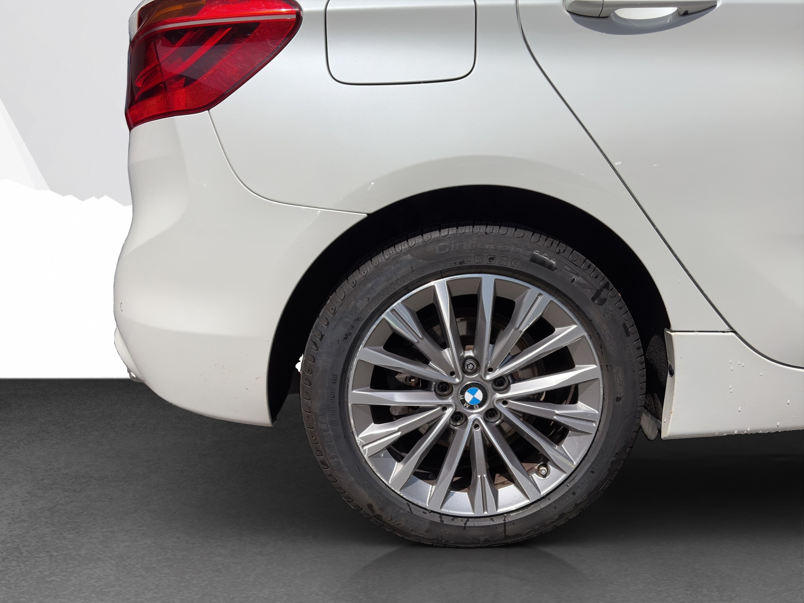 BMW 220d xDrive Active Tourer-image-22