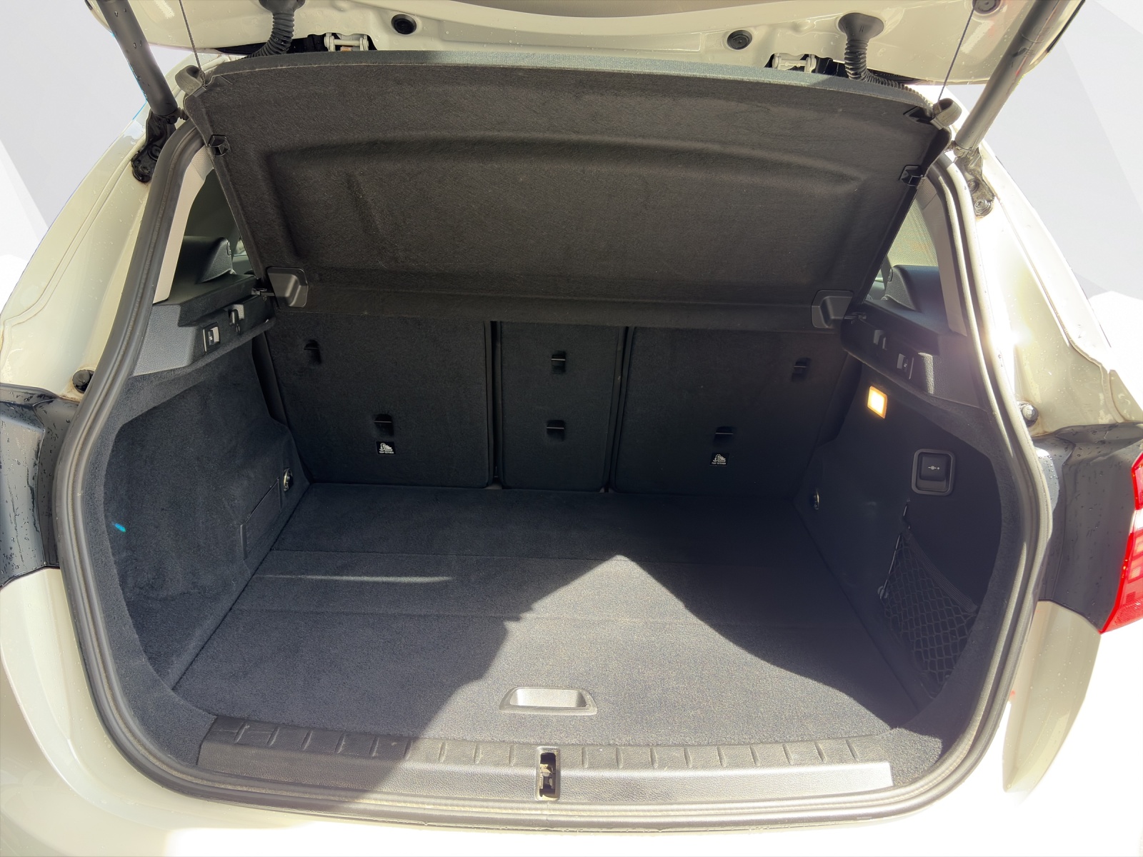 BMW 220d xDrive Active Tourer-image-18