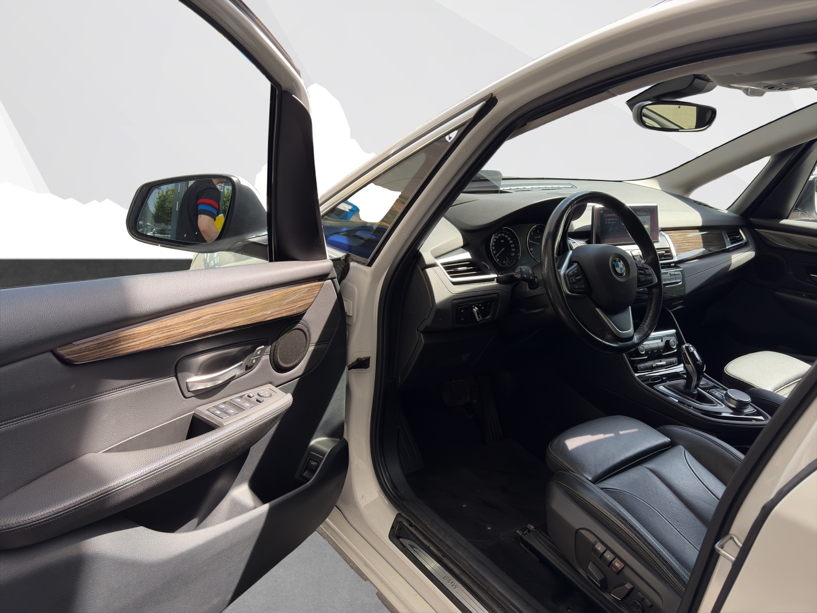 BMW 220d xDrive Active Tourer-image-8