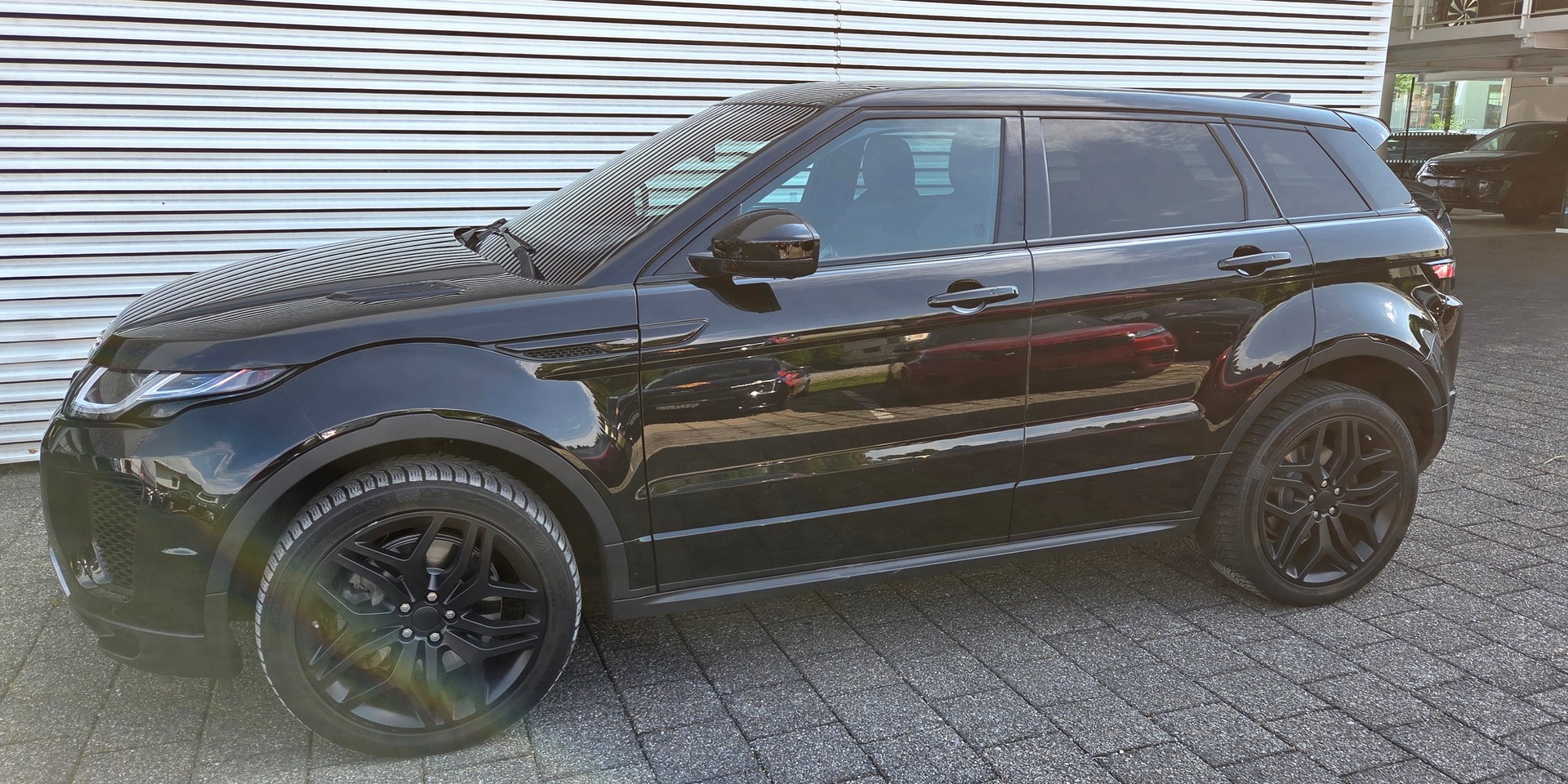 LAND ROVER 2.0 Si4 290 HSE Dynamic-image-0
