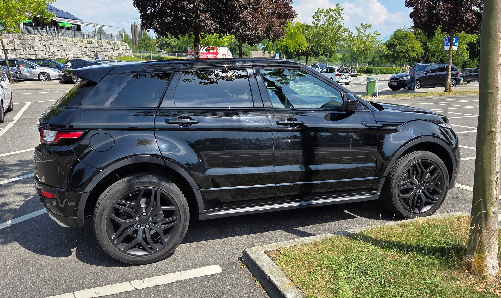 LAND ROVER 2.0 Si4 290 HSE Dynamic-image-3