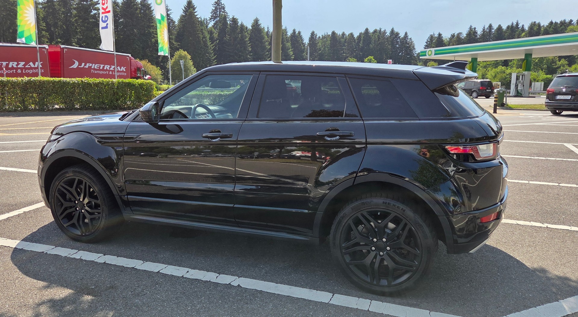 LAND ROVER 2.0 Si4 290 HSE Dynamic-image-1