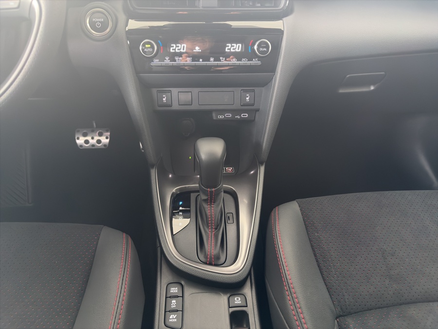 TOYOTA Yaris Cross 1.5 GR Sport e-CVT-image-11