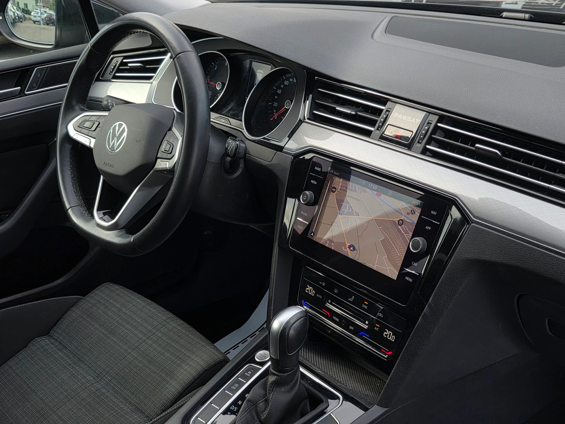 VW Passat 2.0 TDI BMT Business DSG * CH-Fahrzeug *-image-7