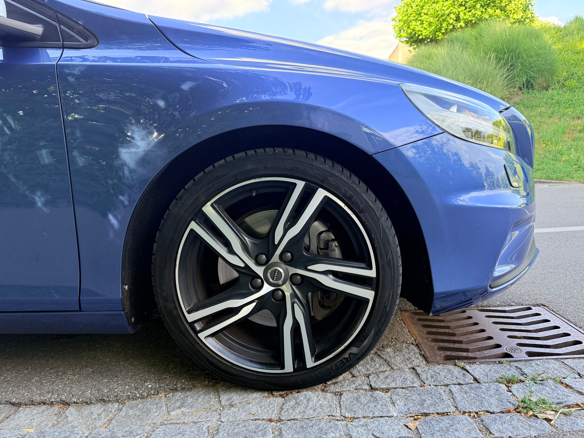 VOLVO 2.0 D2 Kinetic R-Design S/S-image-1