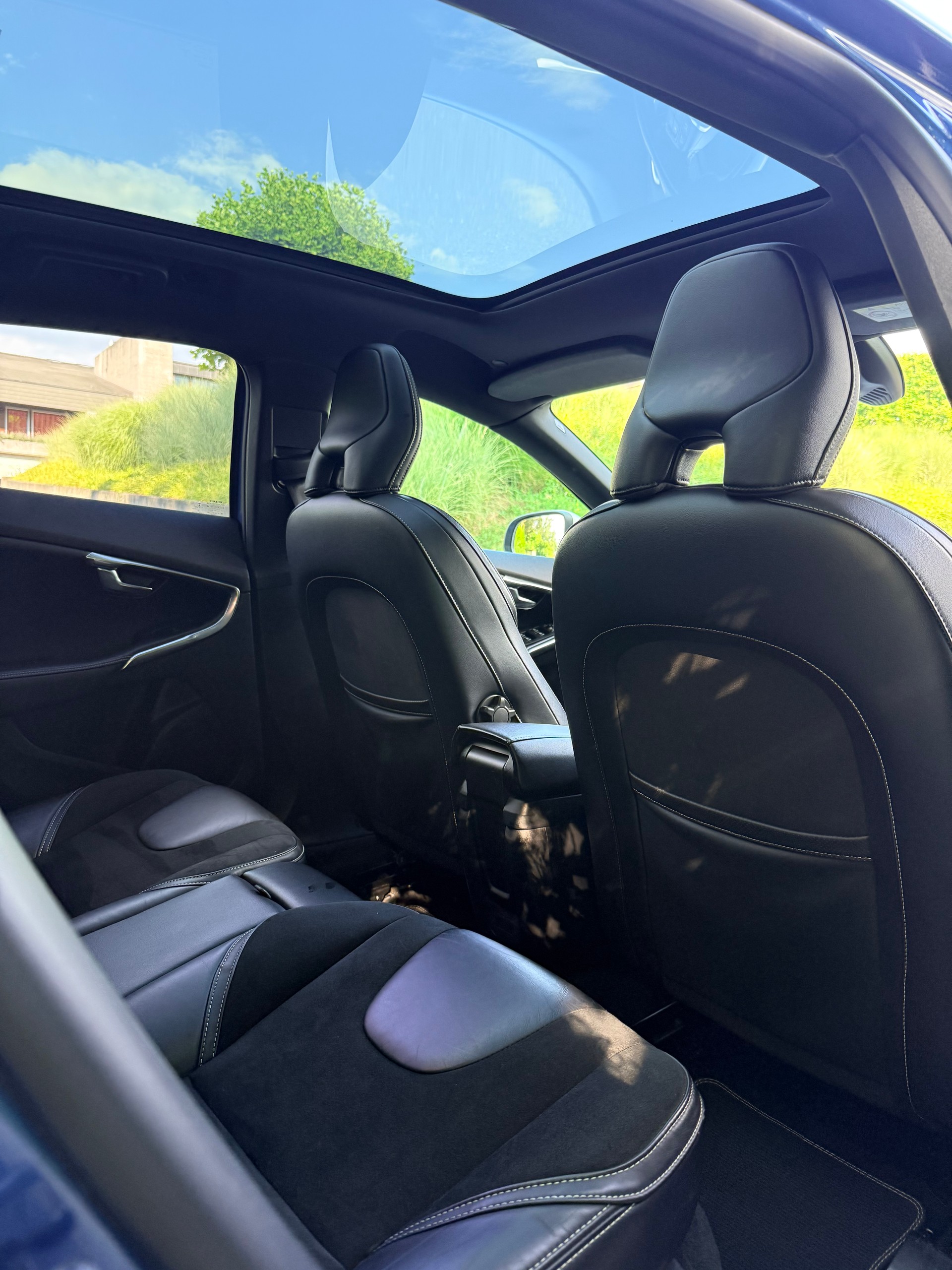 VOLVO 2.0 D2 Kinetic R-Design S/S-image-4