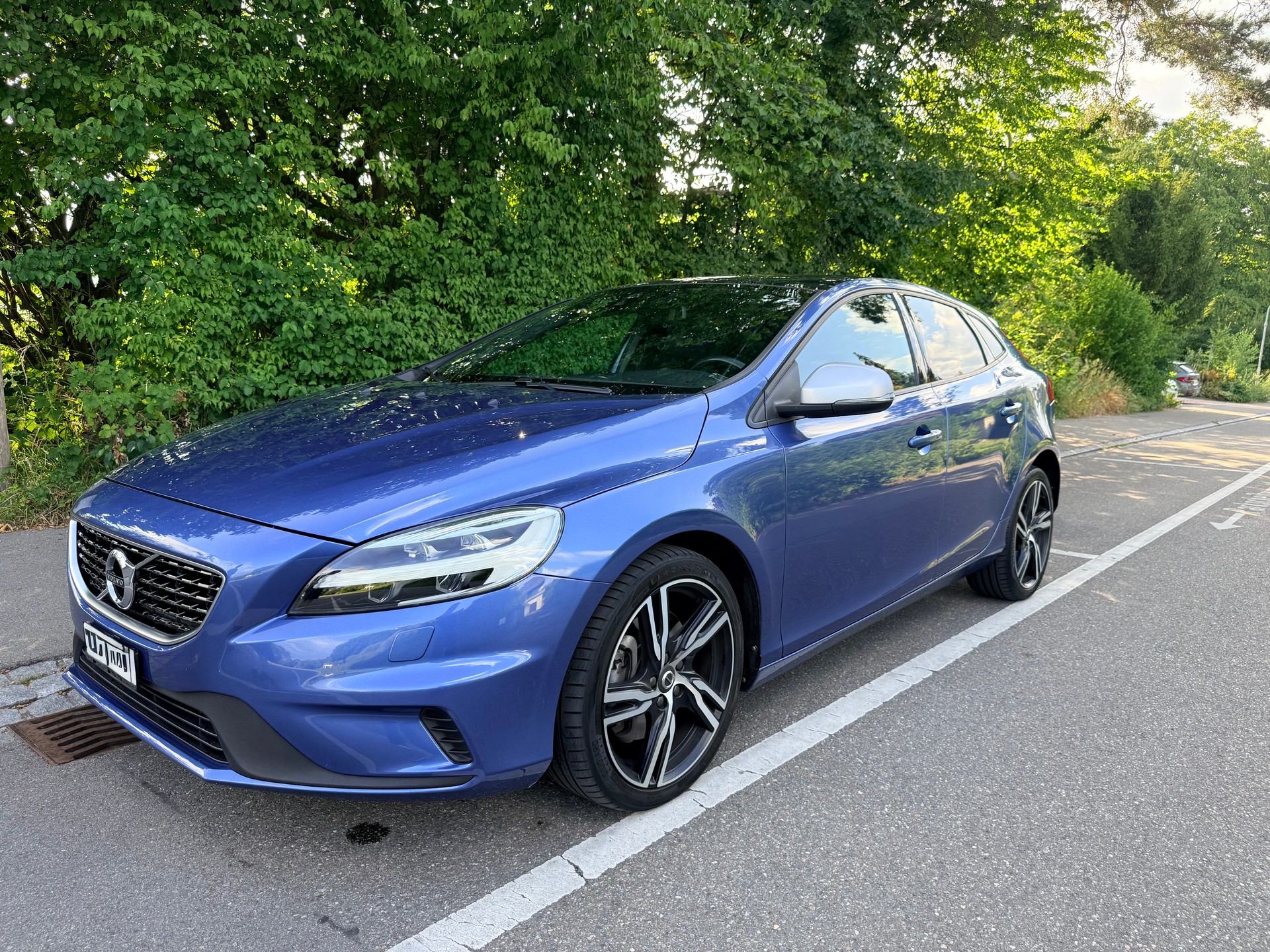 VOLVO 2.0 D2 Kinetic R-Design S/S-image-0