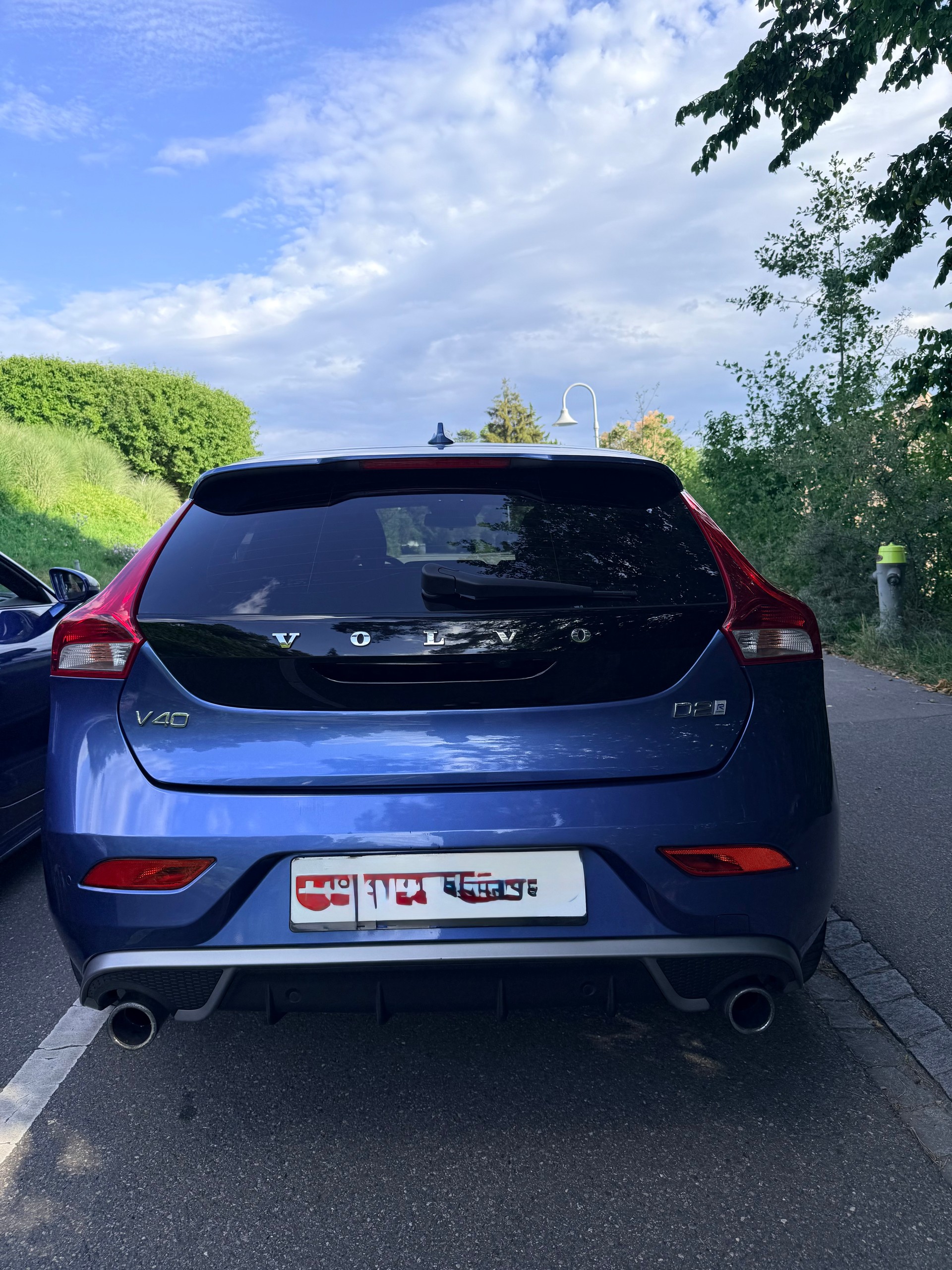 VOLVO 2.0 D2 Kinetic R-Design S/S-image-2