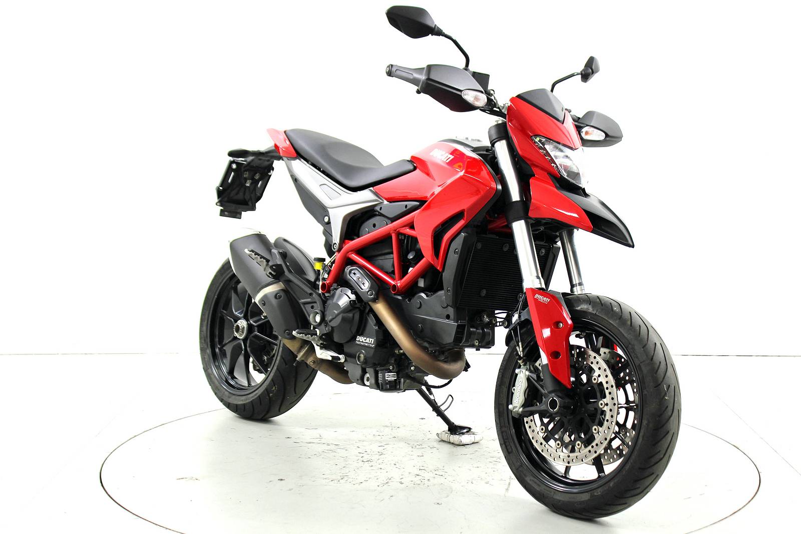 DUCATI HYPERMOTARD 821-showroom-element-1