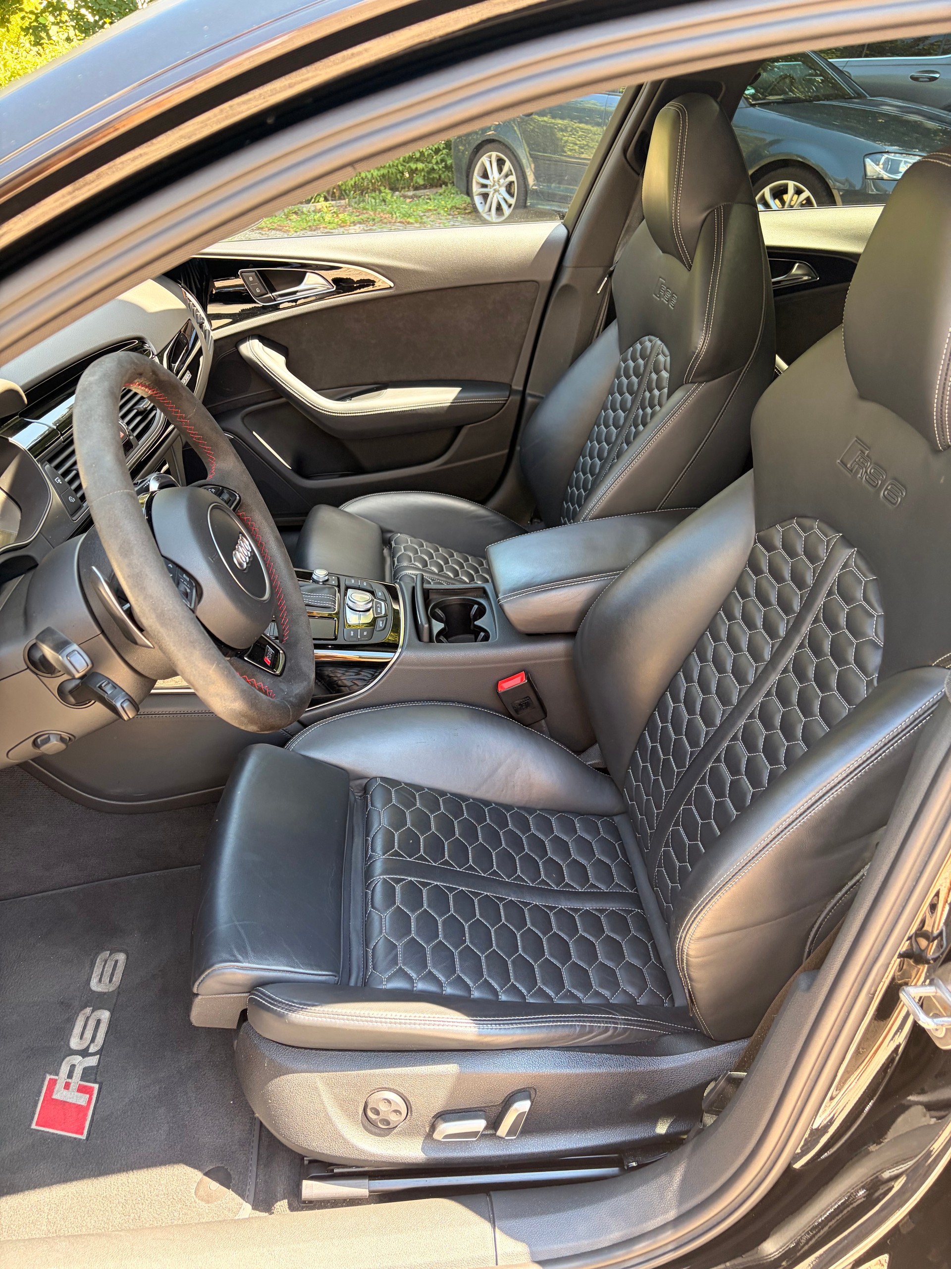 AUDI 4.0 V8 TFSI quattro T-Tronic-image-4