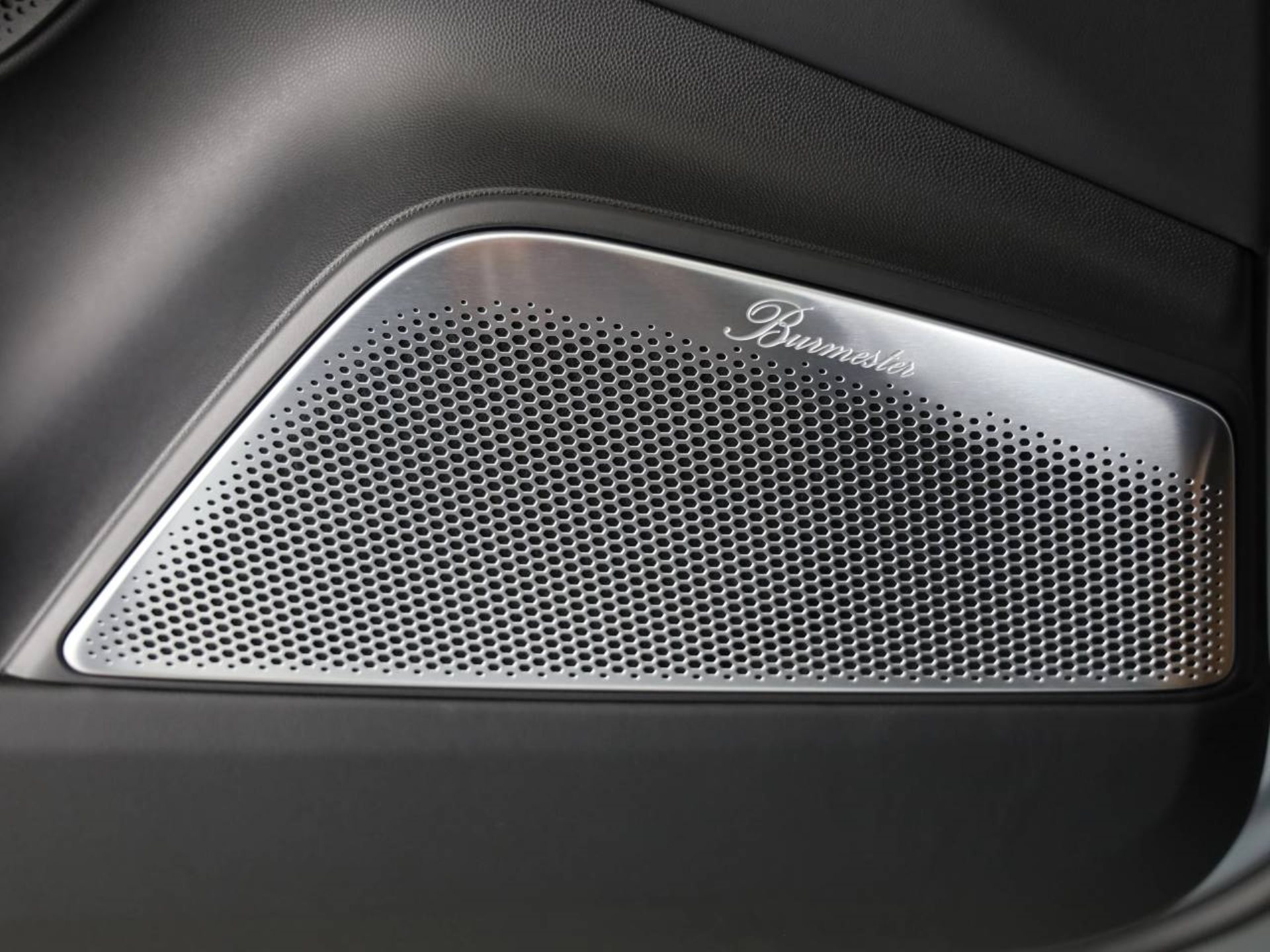 PORSCHE Macan Turbo-image-15