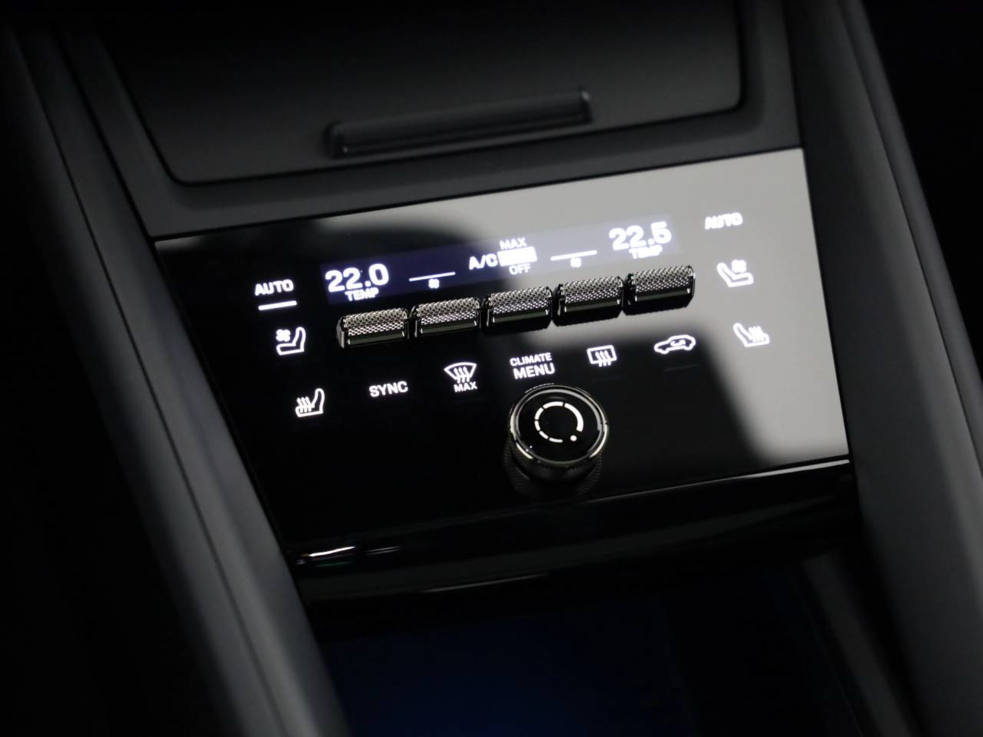 PORSCHE Macan Turbo-image-11