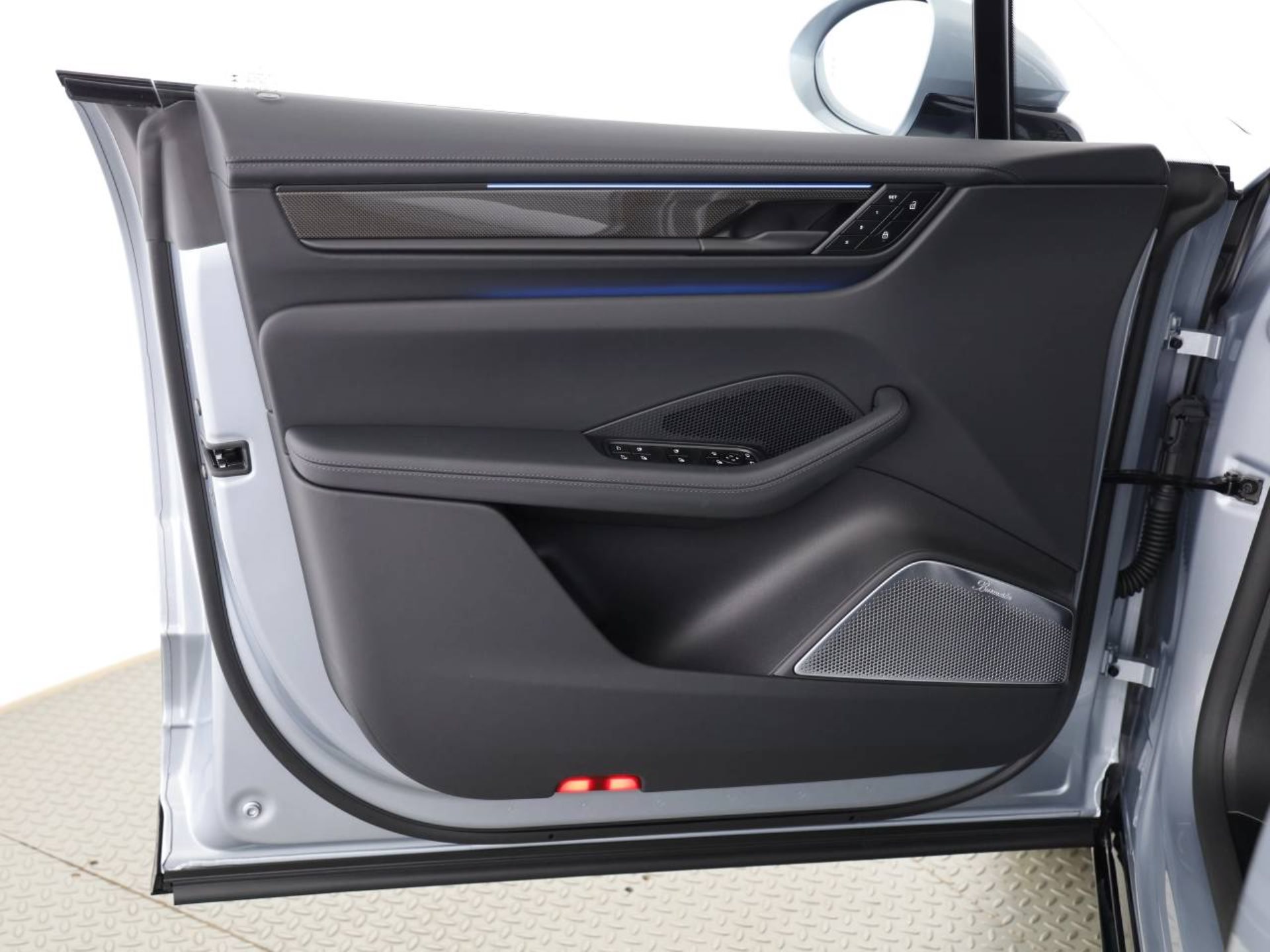PORSCHE Macan Turbo-image-9