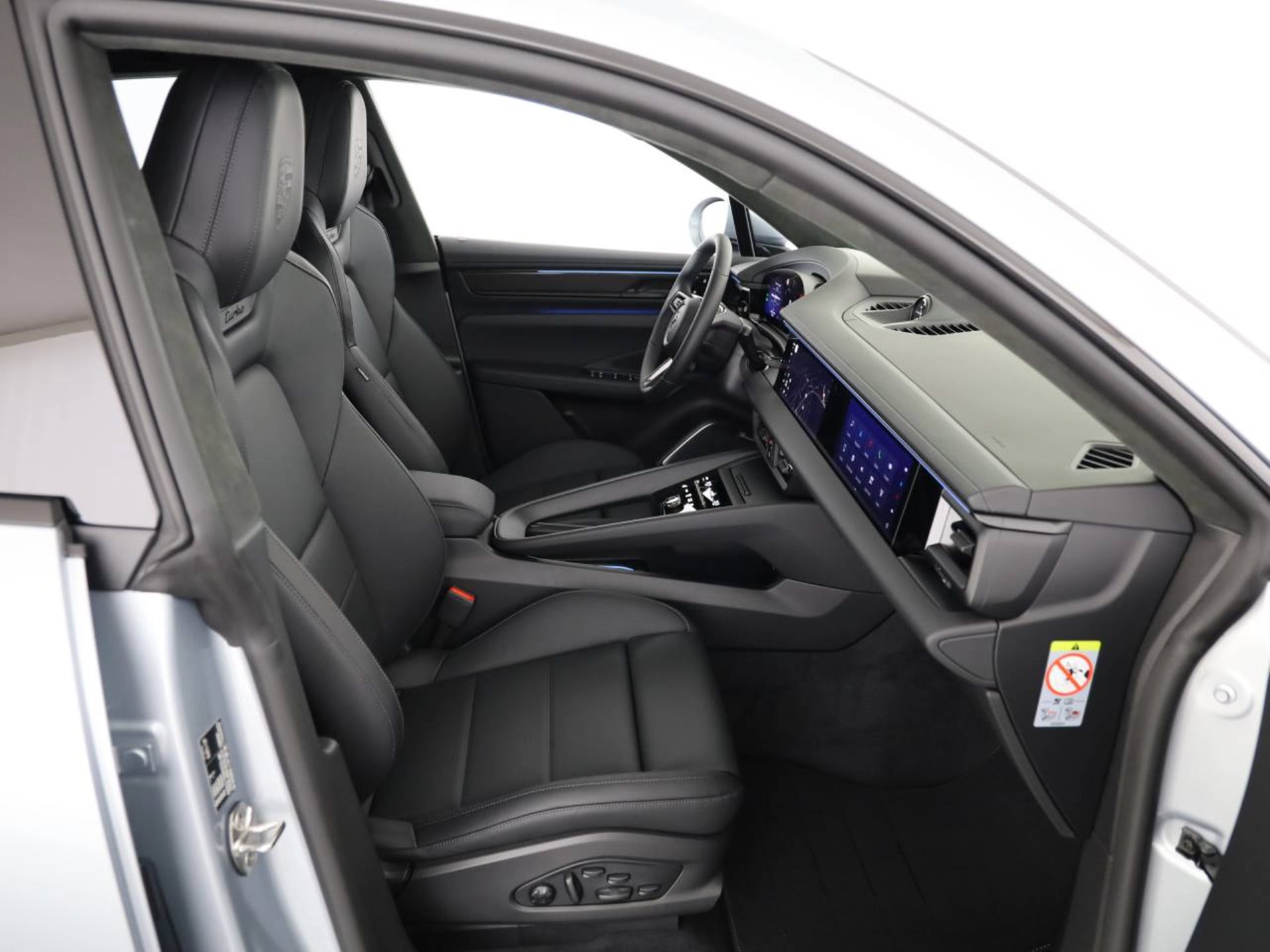 PORSCHE Macan Turbo-image-13