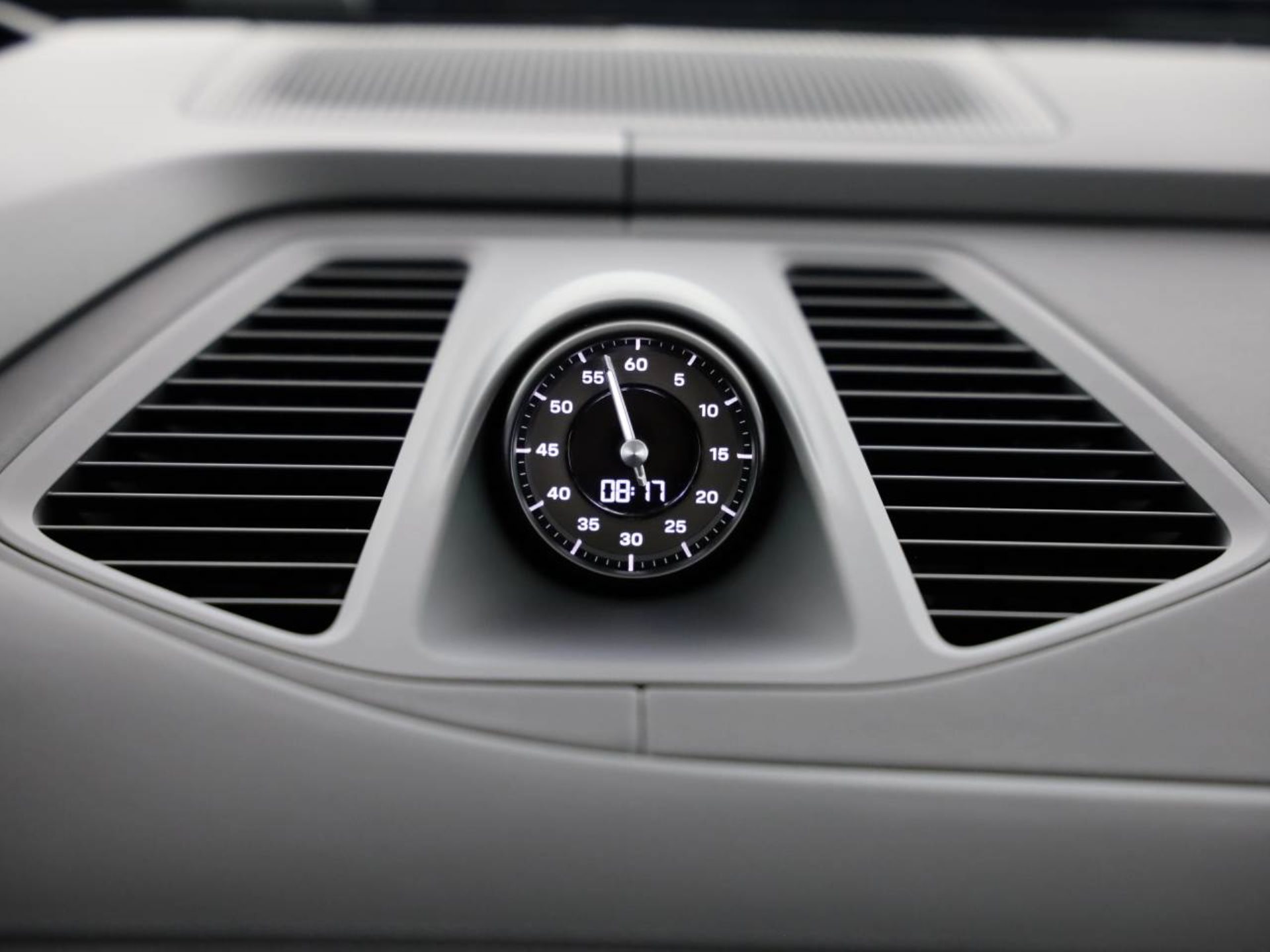 PORSCHE Macan Turbo-image-17