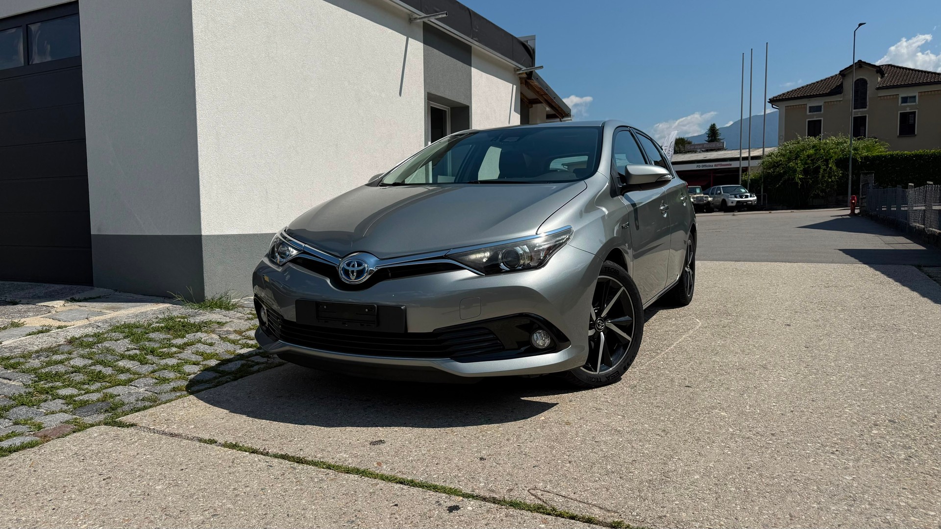 TOYOTA Auris 1.8 HSD Trend e-CVT MFK 07.26-image-1