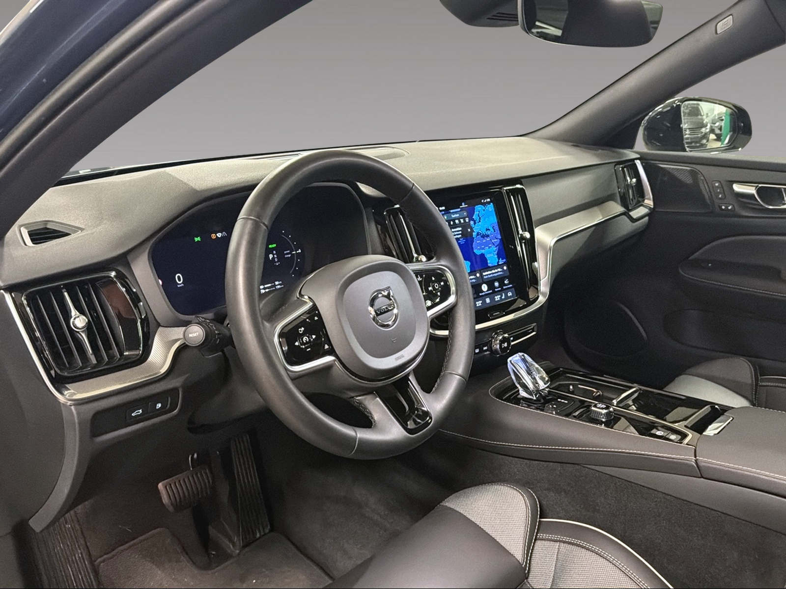 VOLVO V60 2.0 T6 TE Plus Dark eAWD-image-10