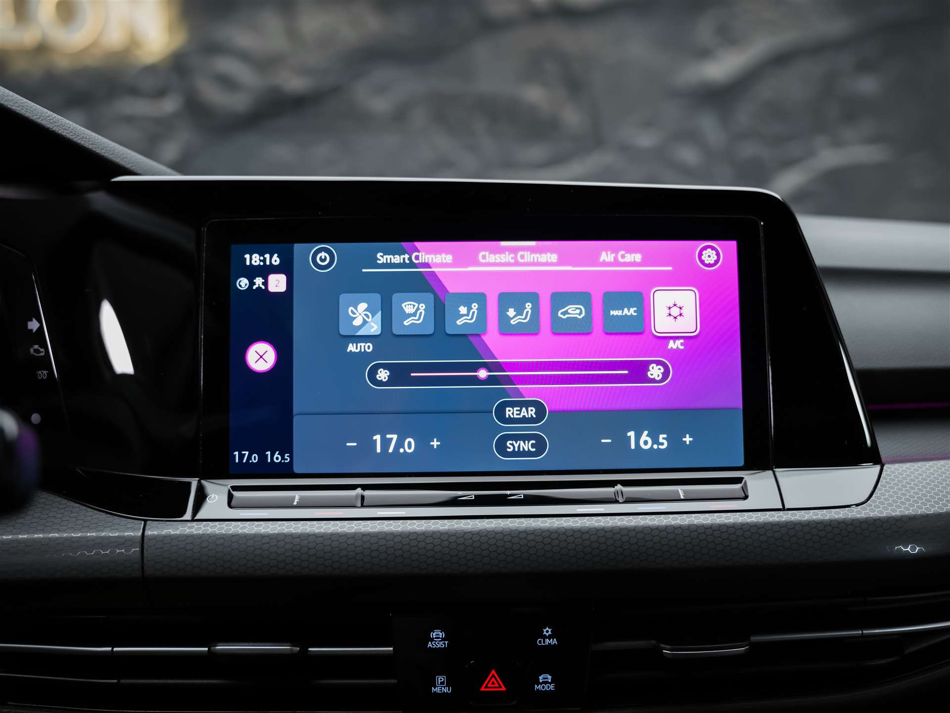 VW Golf 2.0 TSI GTI DSG *Abstandsregler* 19" Felgen*Harman/Kardon*Matrix LED Scheinwerfer*-image-29