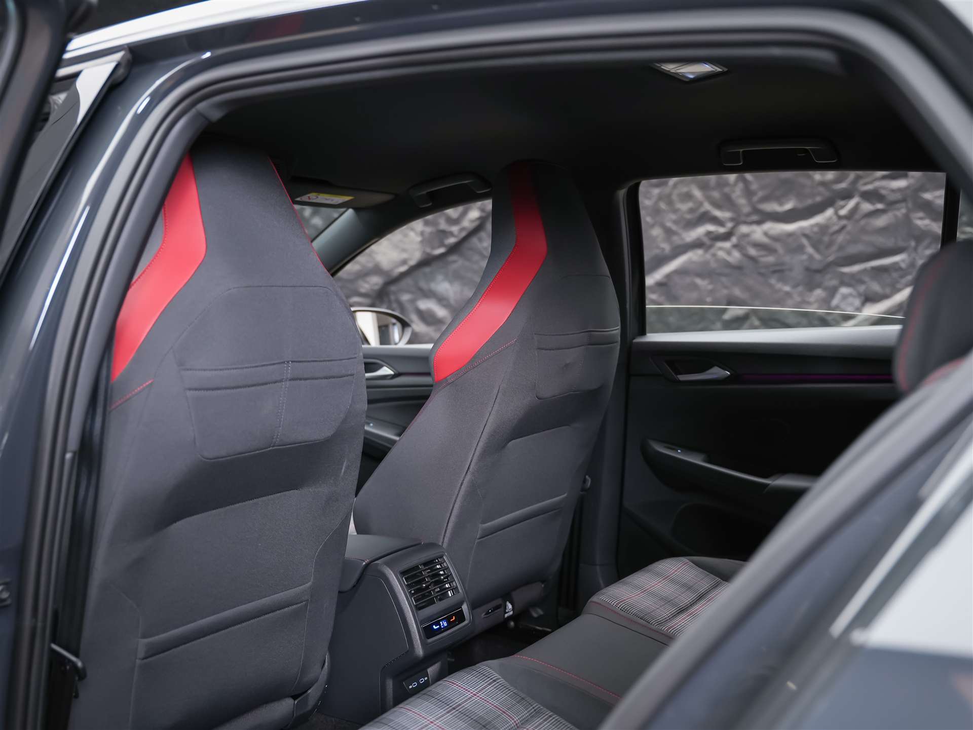 VW Golf 2.0 TSI GTI DSG *Abstandsregler* 19" Felgen*Harman/Kardon*Matrix LED Scheinwerfer*-image-11