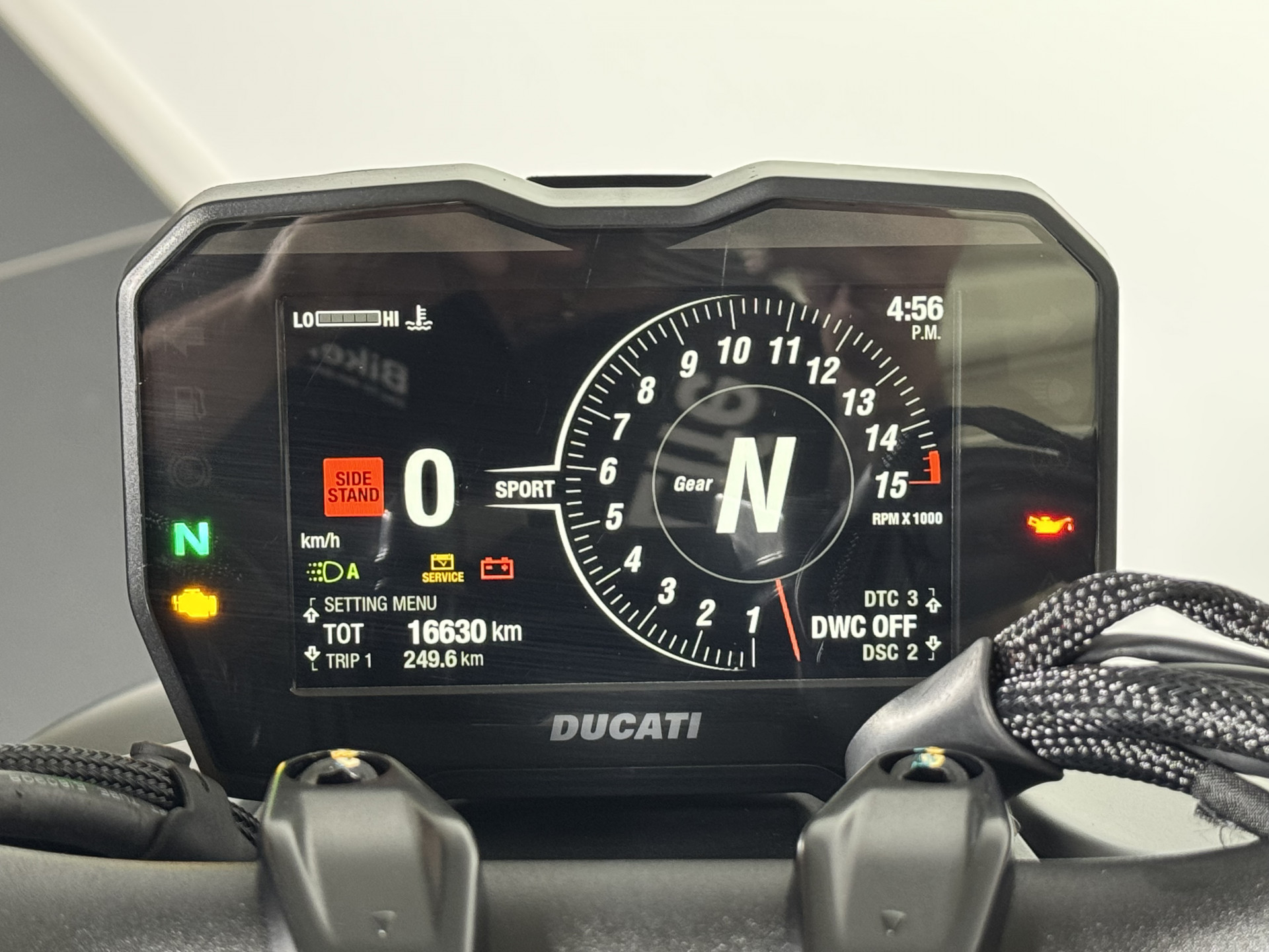 DUCATI Streetfighter 1103 V4 S-showroom-element-2