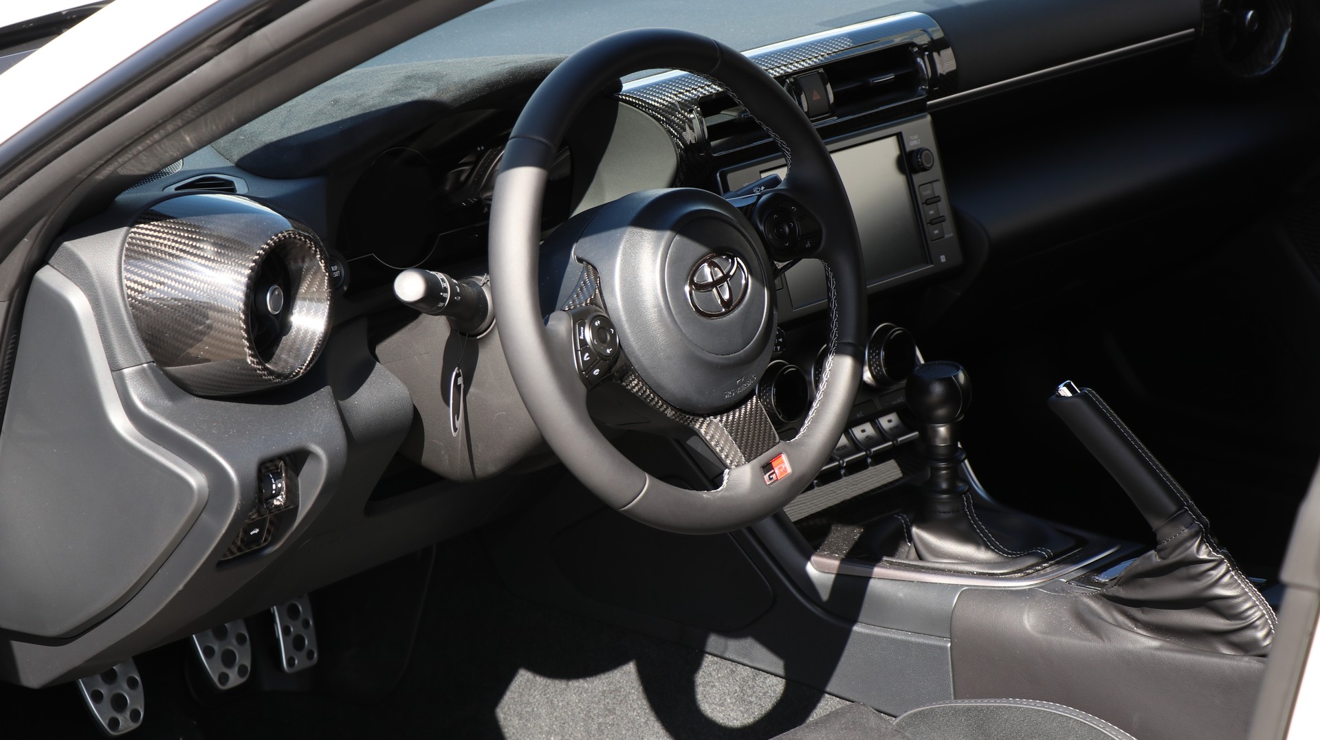 TOYOTA 2.4 Sport+-image-5