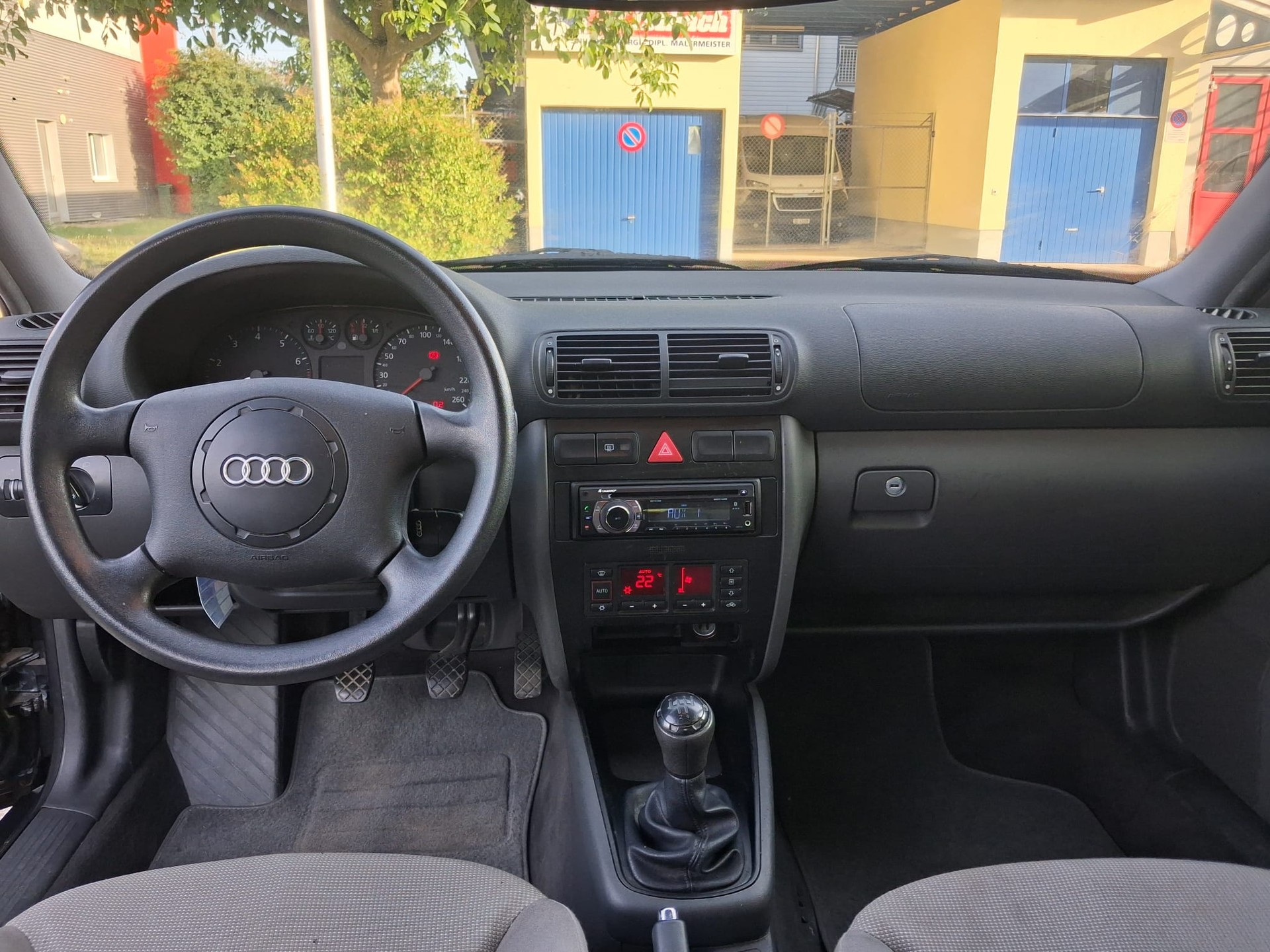 AUDI A3 1.8 Ambiente-image-9