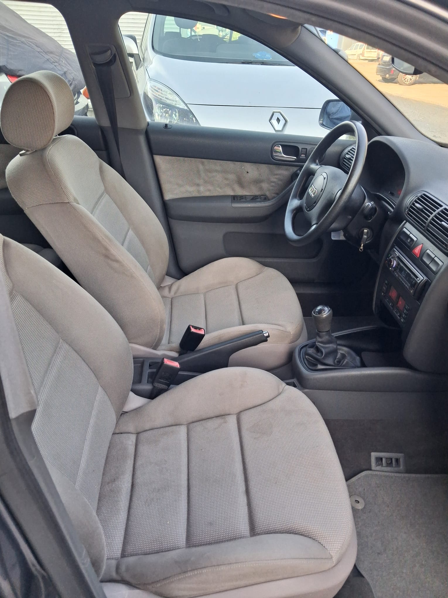 AUDI A3 1.8 Ambiente-image-8