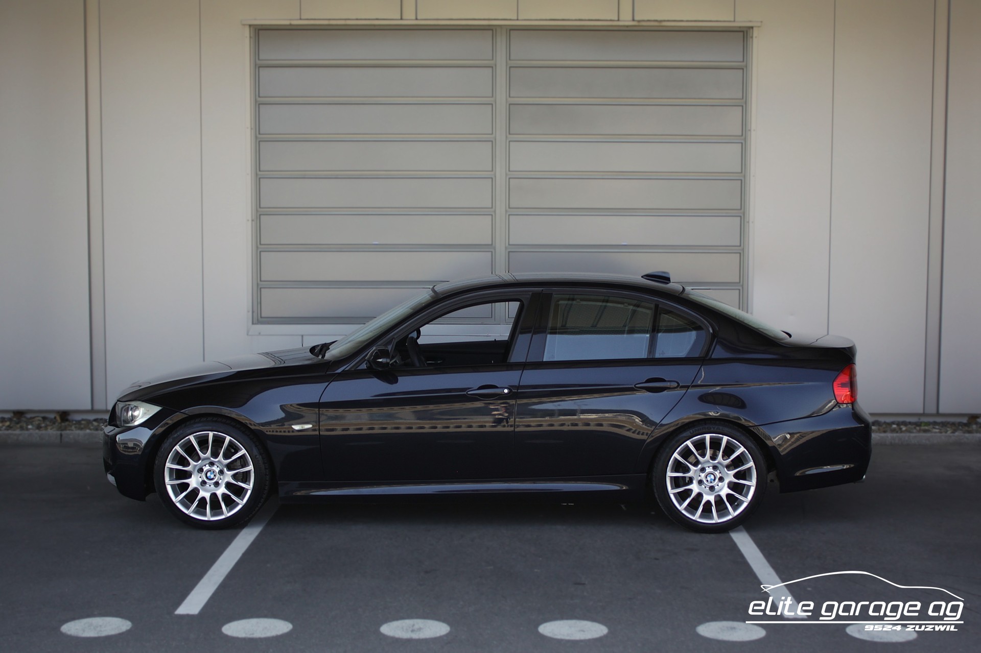 BMW 320si 1/2600-image-1