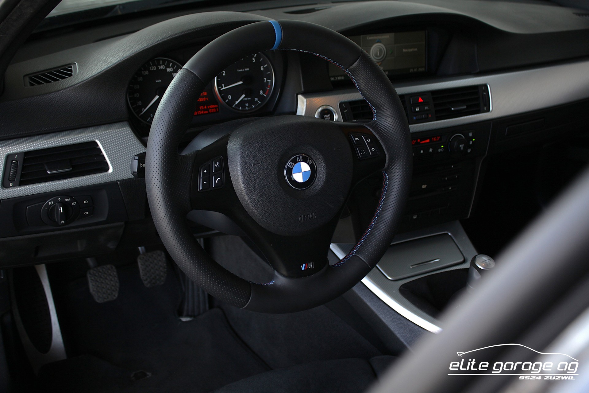 BMW 320si 1/2600-image-13