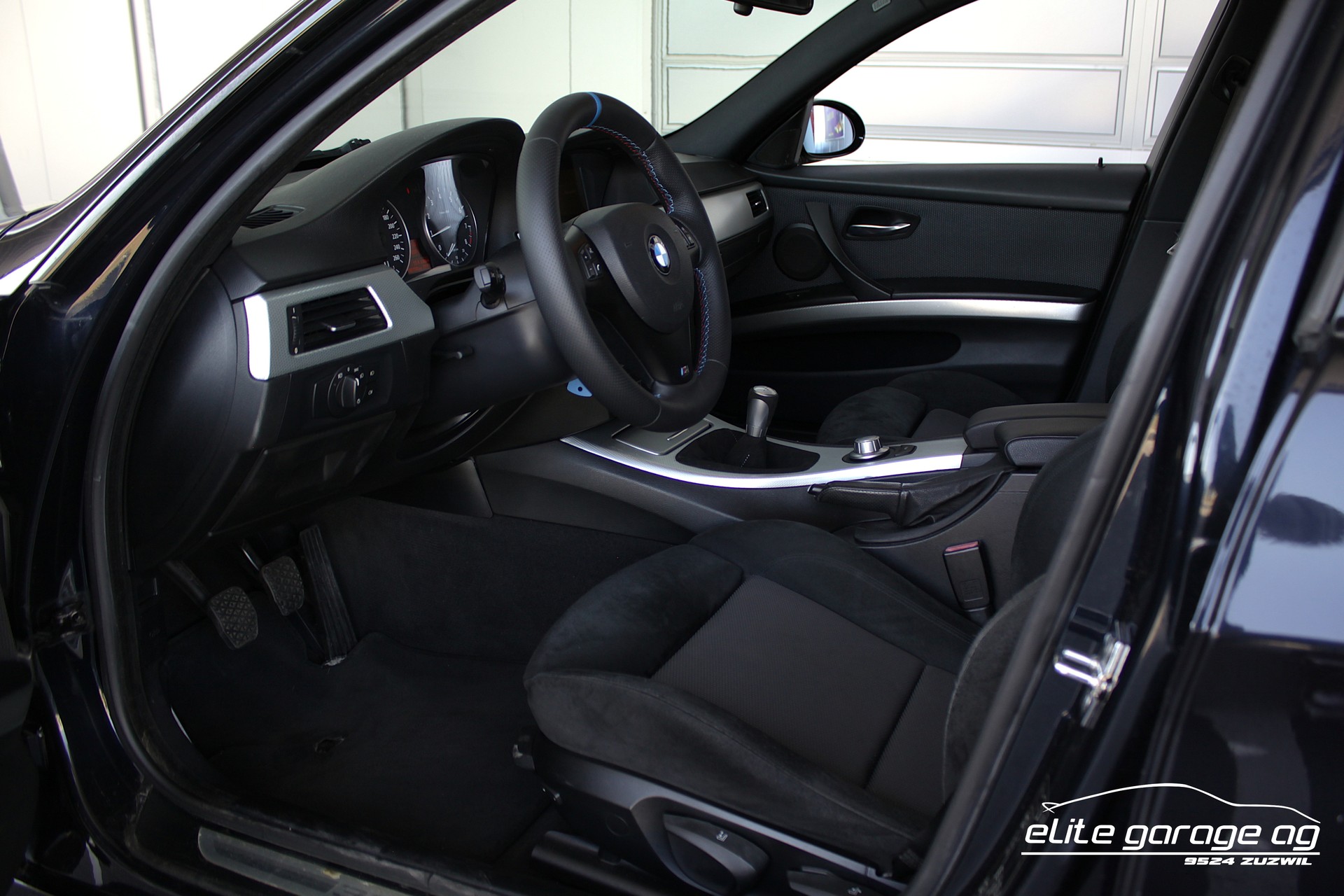 BMW 320si 1/2600-image-12