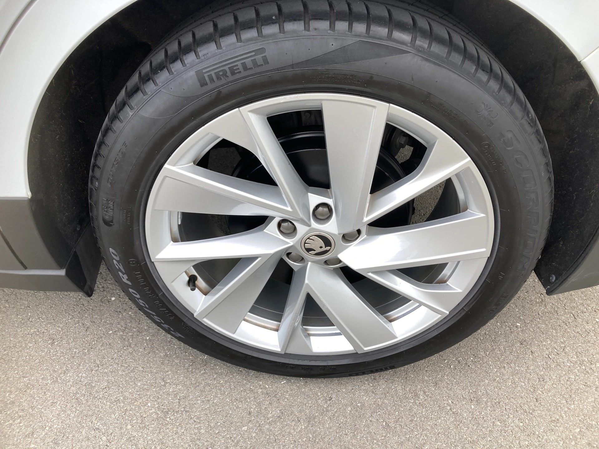 SKODA Enyaq iV 60-image-6