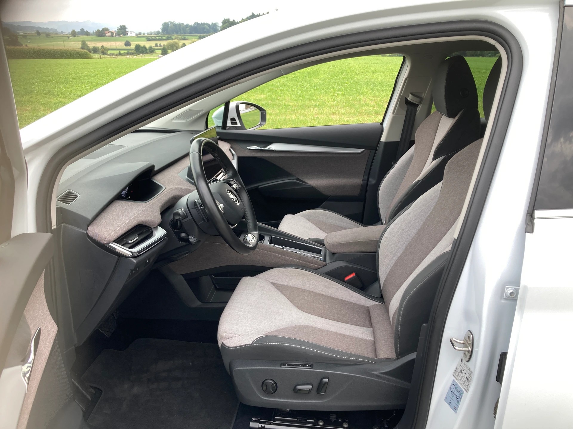 SKODA Enyaq iV 60-image-8