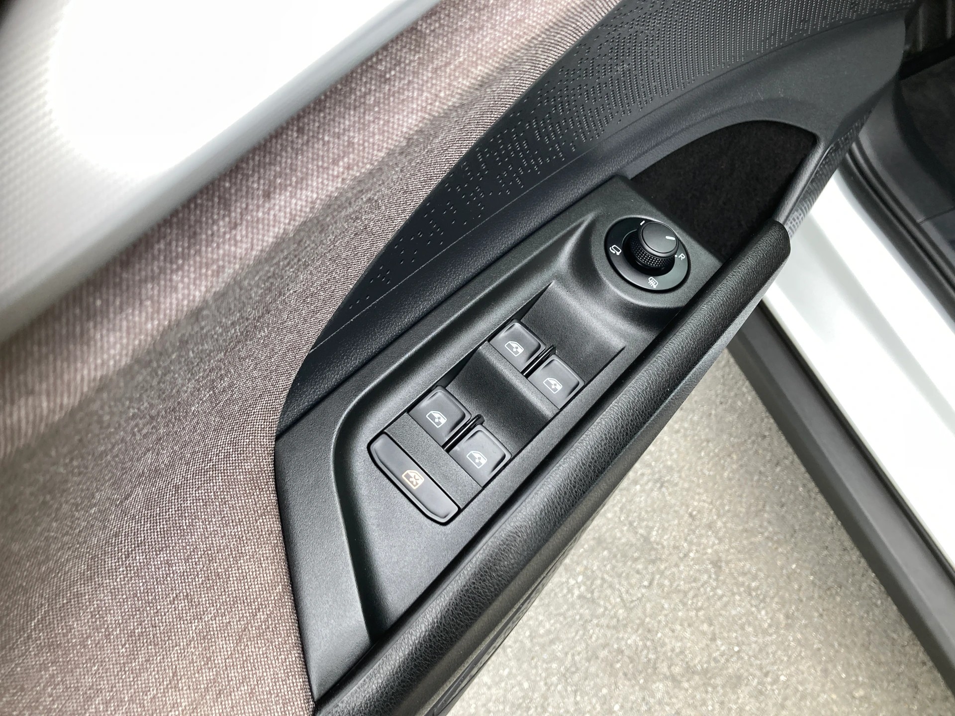 SKODA Enyaq iV 60-image-10