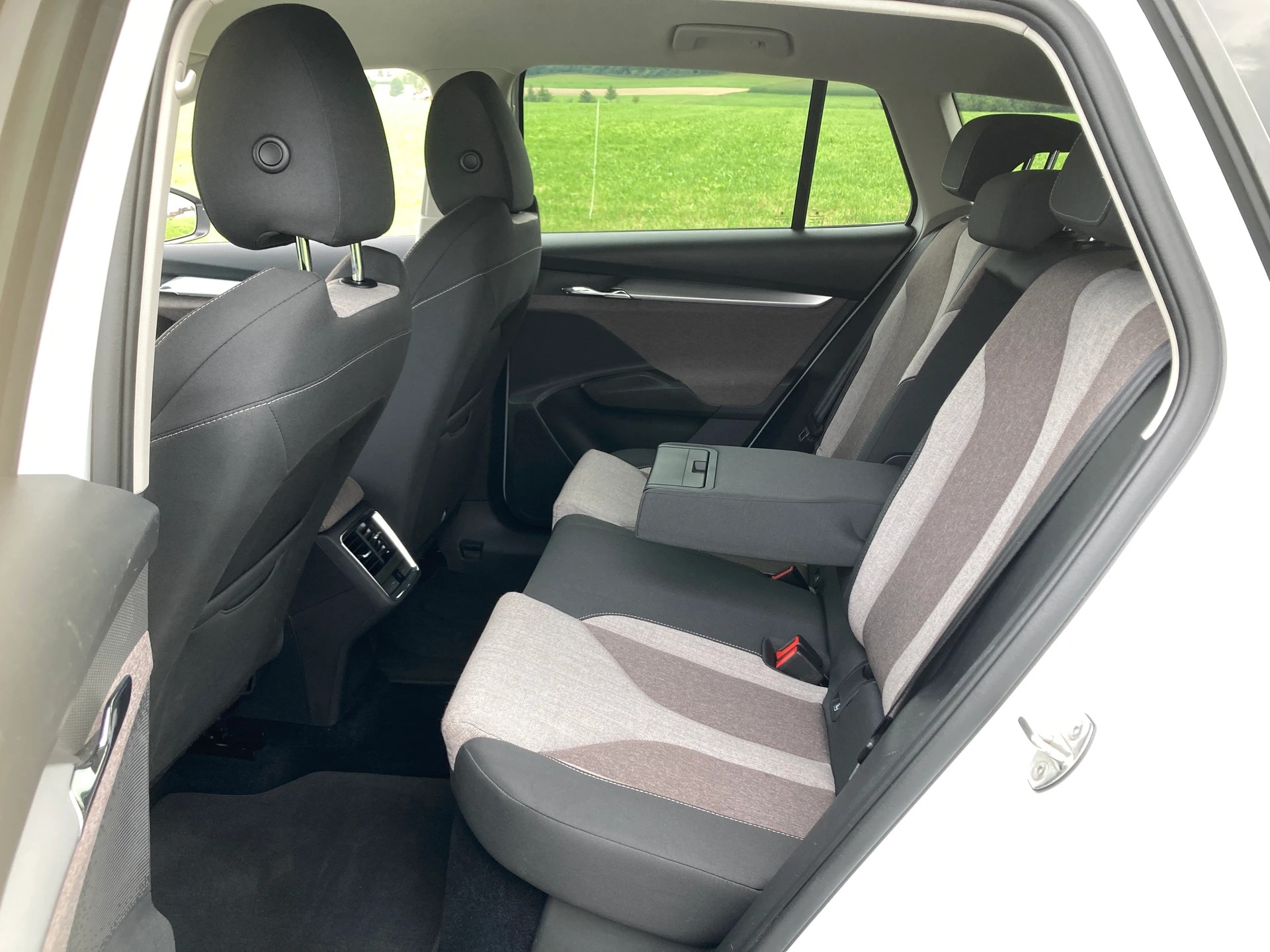 SKODA Enyaq iV 60-image-7