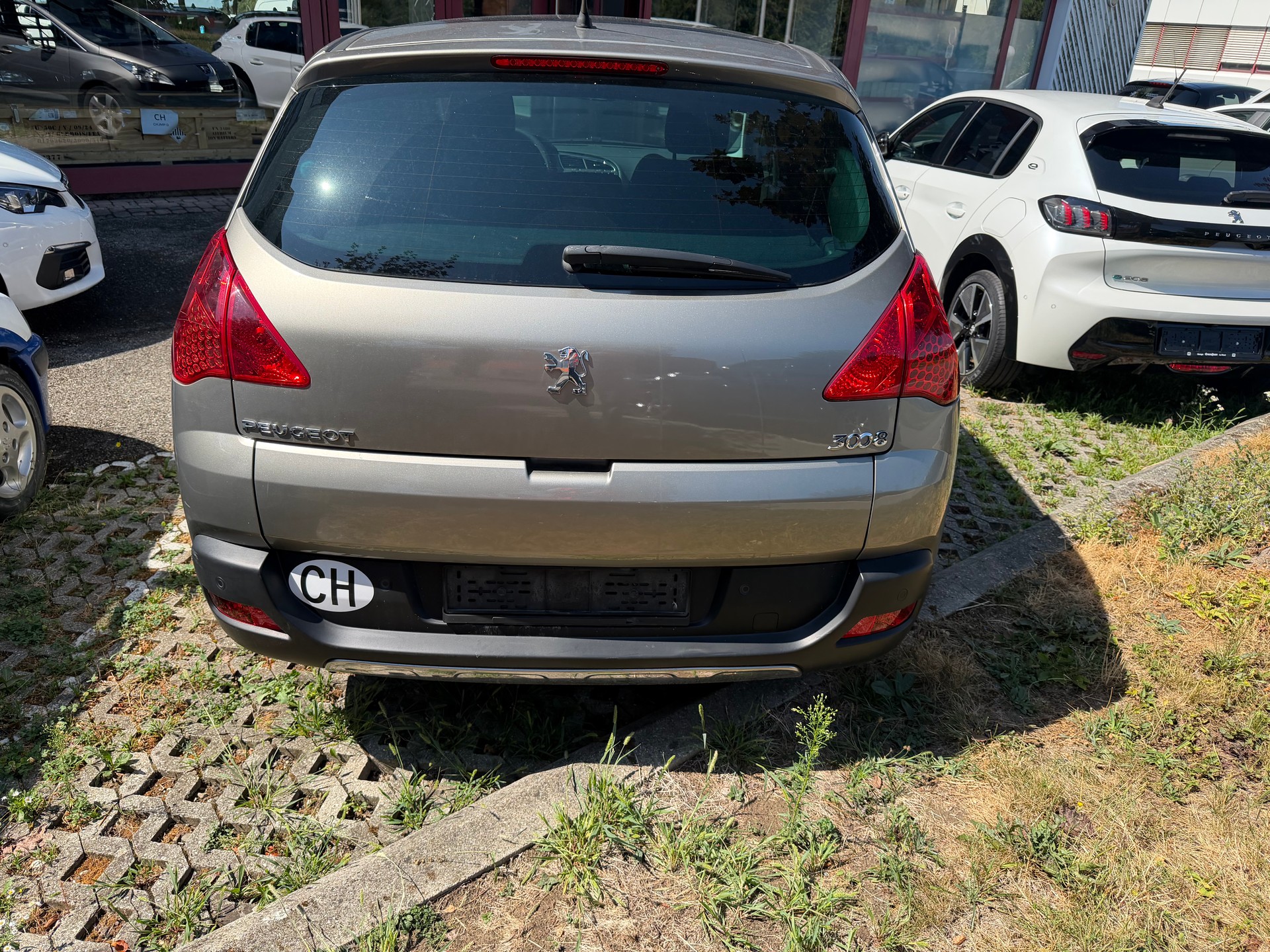 PEUGEOT 3008 1.6 16V T Platinum-image-2