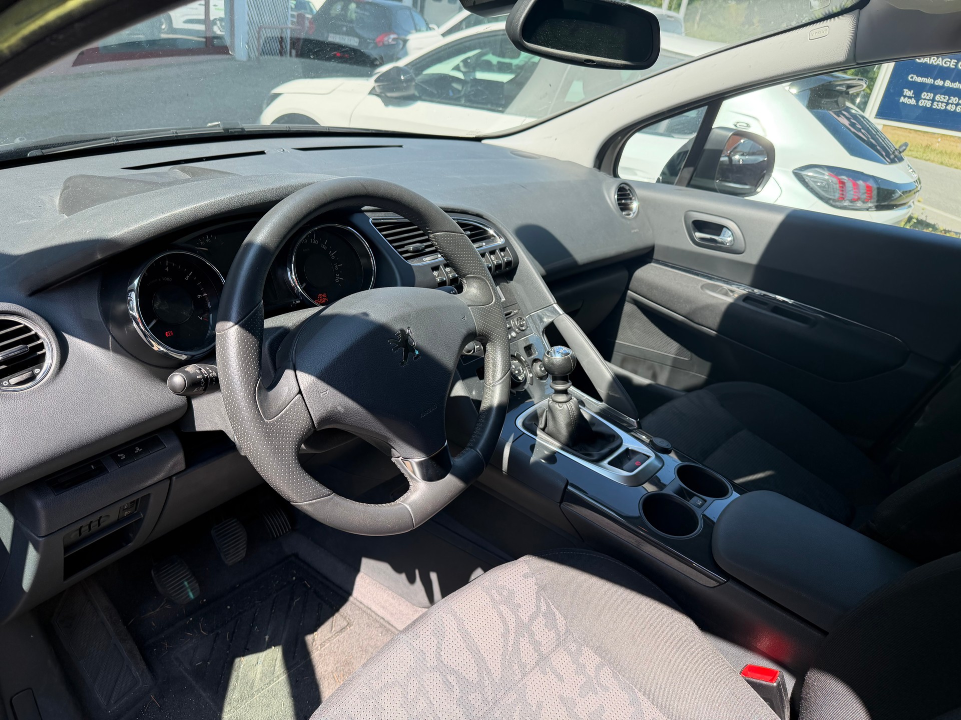 PEUGEOT 3008 1.6 16V T Platinum-image-3
