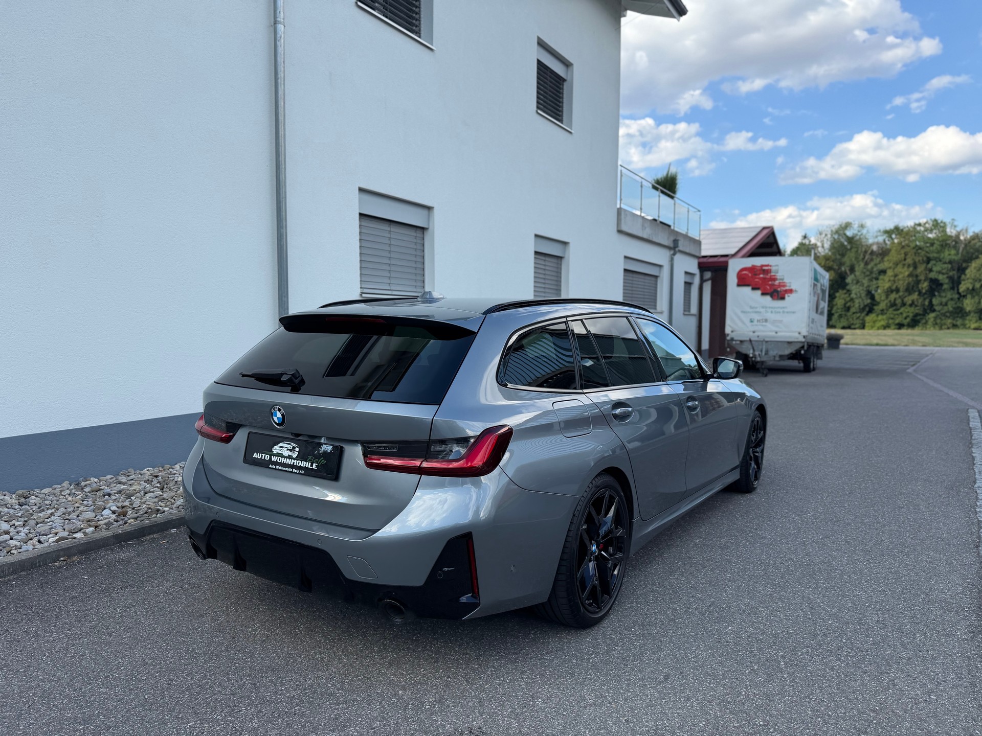 BMW 320d xDrive 48V Touring Steptronic M Sport-image-6