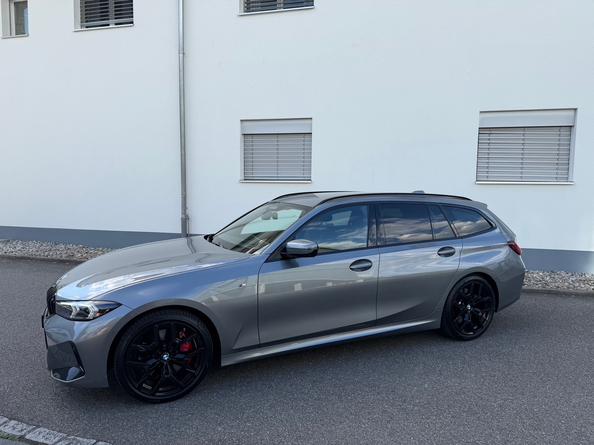 BMW 320d xDrive 48V Touring Steptronic M Sport-image-11